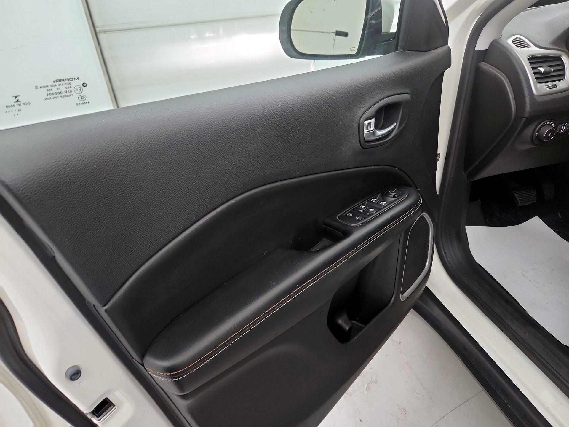 Thumbnail: 2020 Jeep Compass - 12