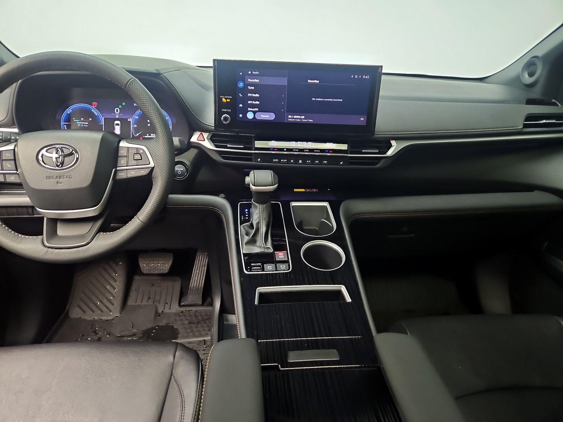 Thumbnail: 2025 Toyota Sienna - 9