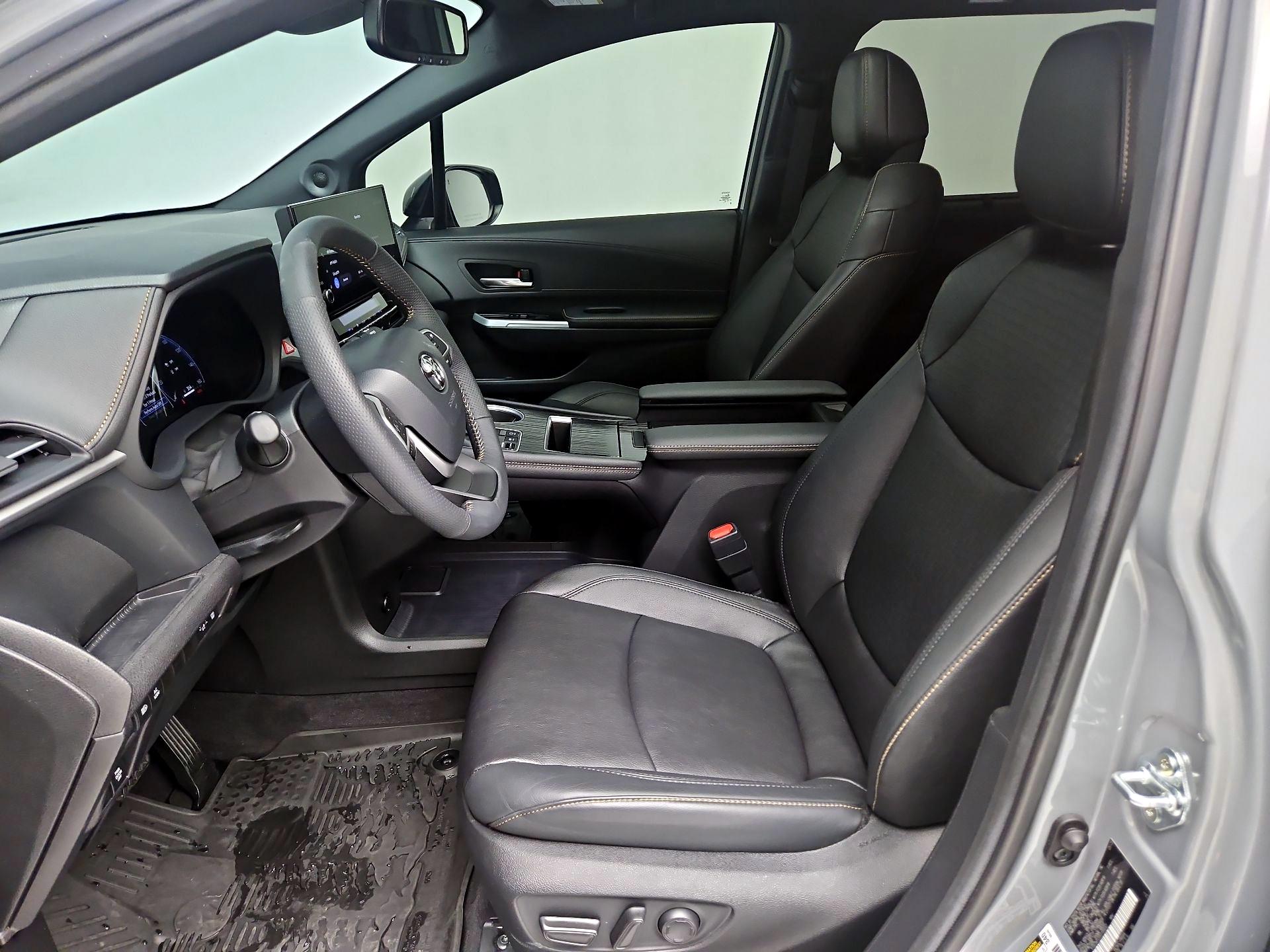 Thumbnail: 2025 Toyota Sienna - 11