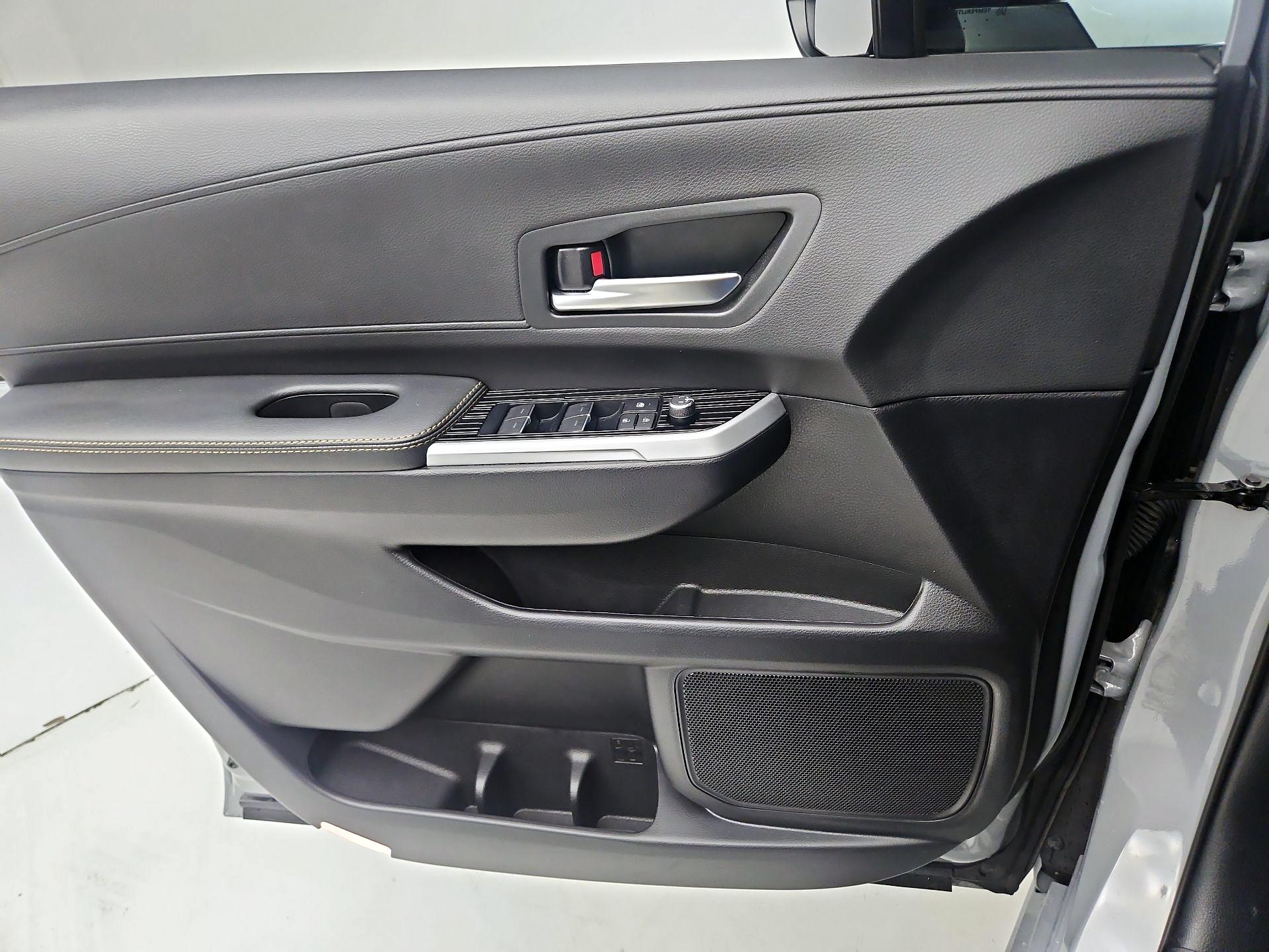 Thumbnail: 2025 Toyota Sienna - 12