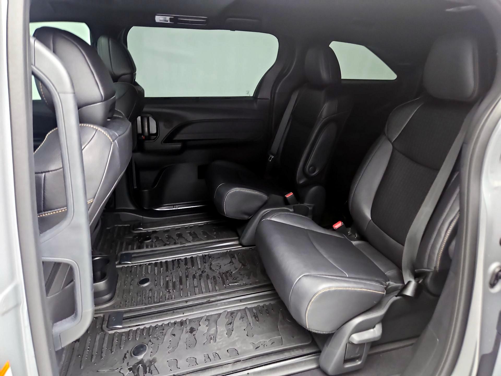 Thumbnail: 2025 Toyota Sienna - 20