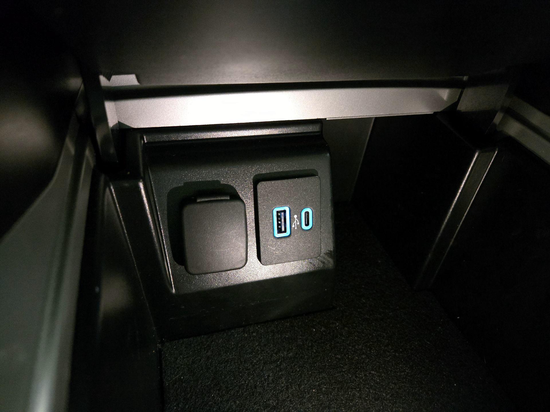 Thumbnail: 2022 Ford Explorer - 19