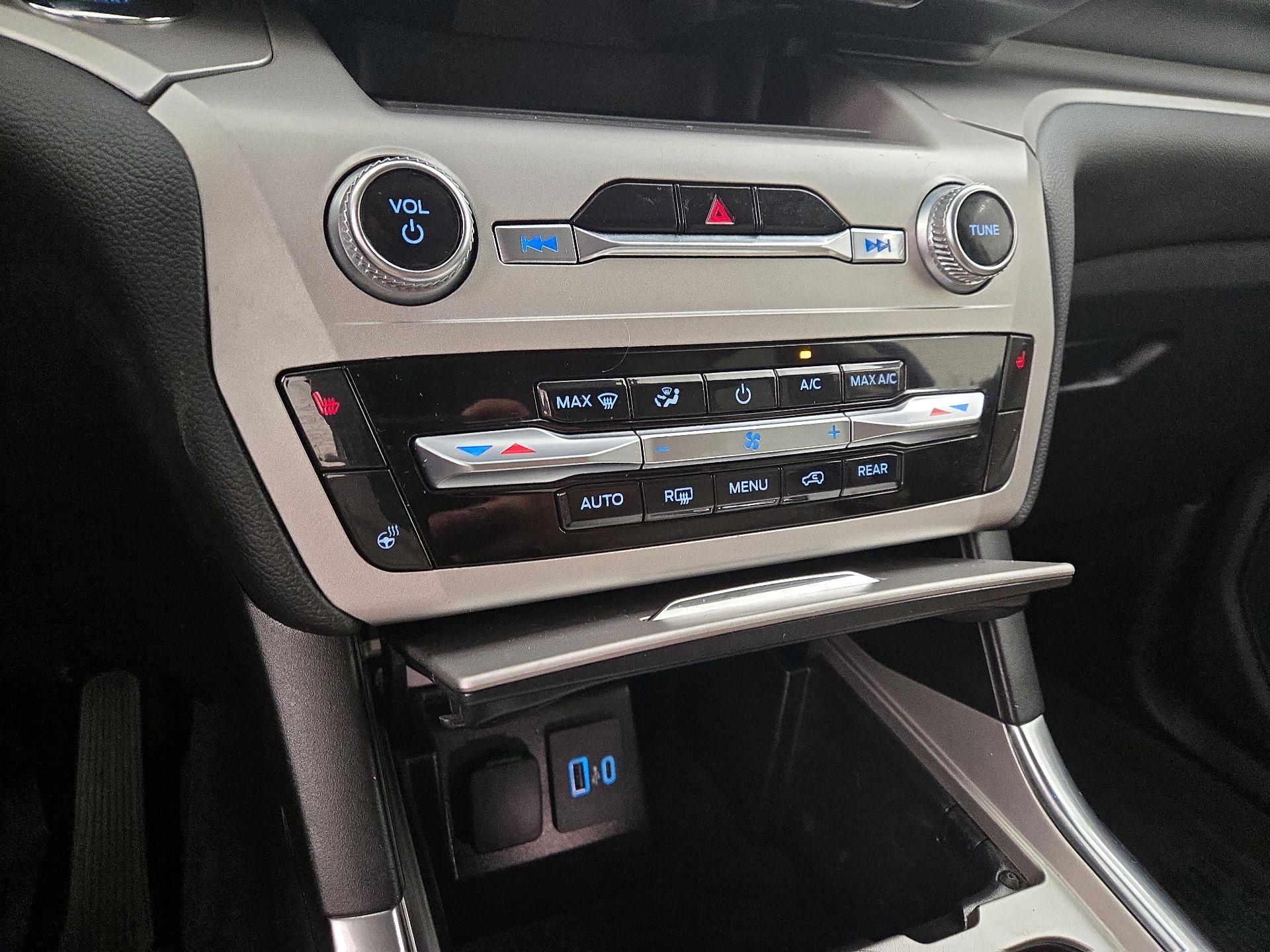 Thumbnail: 2022 Ford Explorer - 16