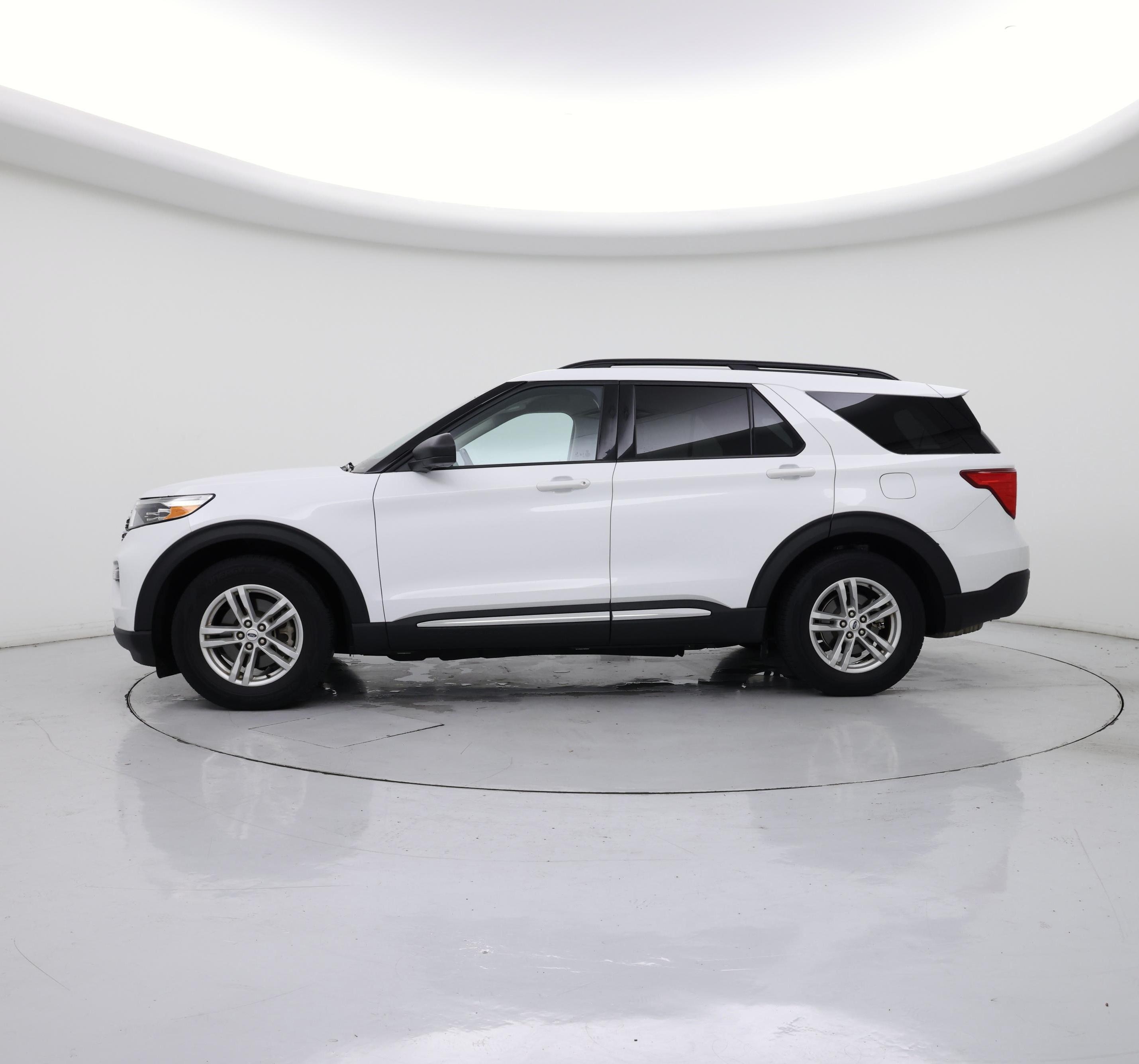 Thumbnail: 2022 Ford Explorer - 3