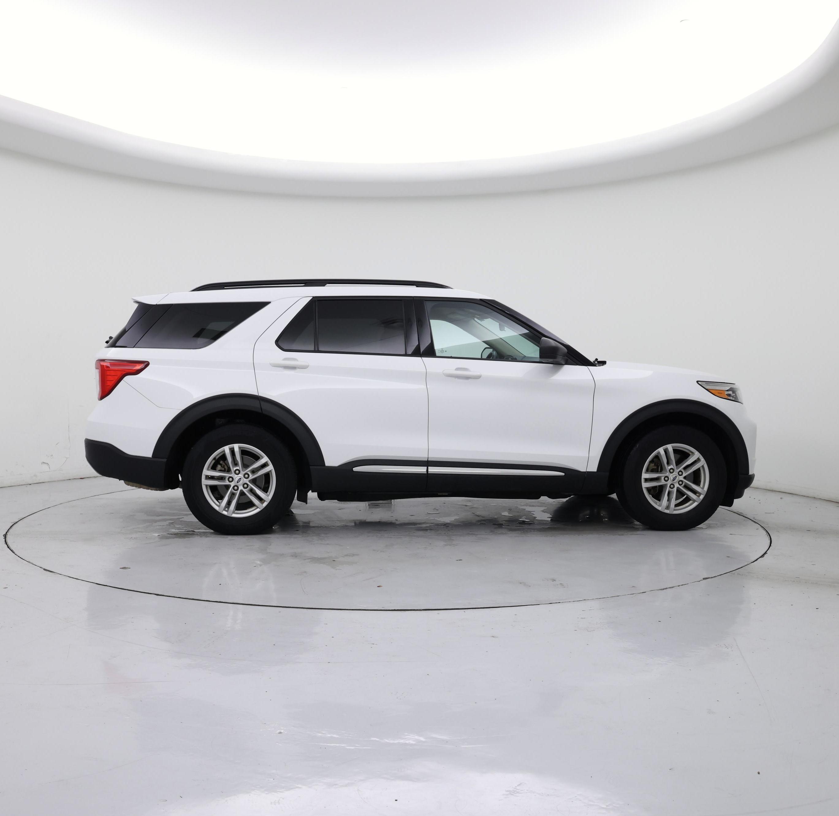 Thumbnail: 2022 Ford Explorer - 7