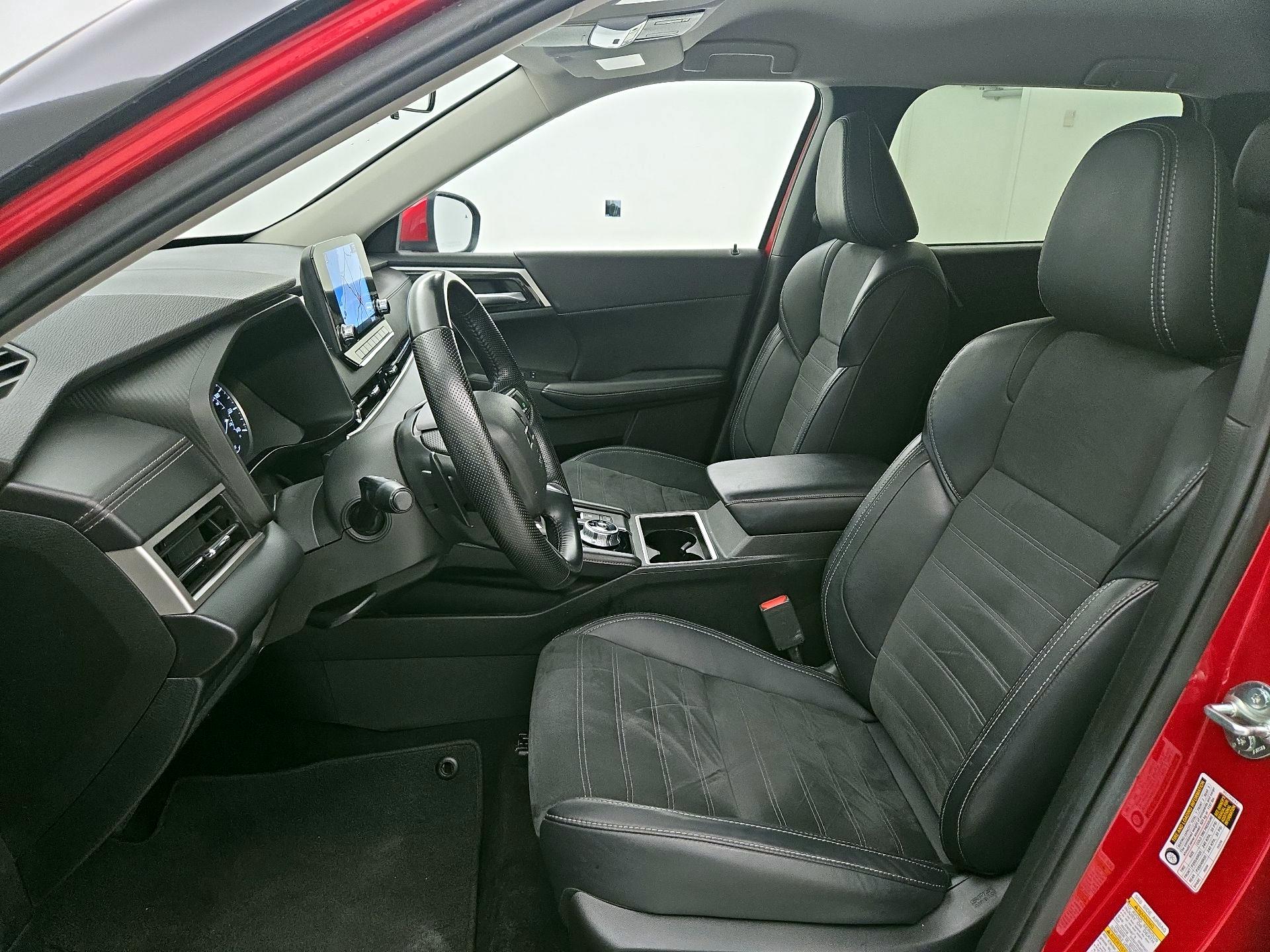 Thumbnail: 2024 Mitsubishi Outlander - 11