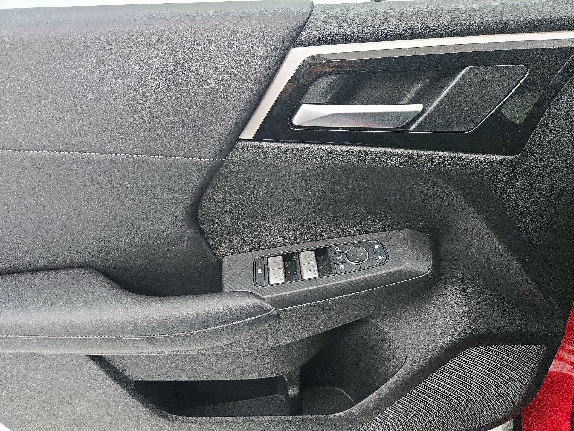 Thumbnail: 2024 Mitsubishi Outlander - 12