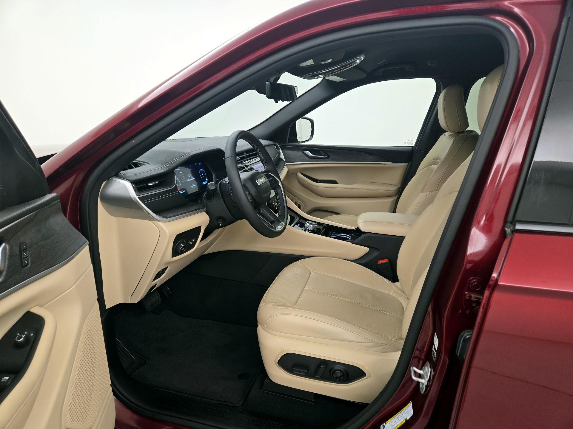 Thumbnail: 2023 Jeep Grand Cherokee - 11