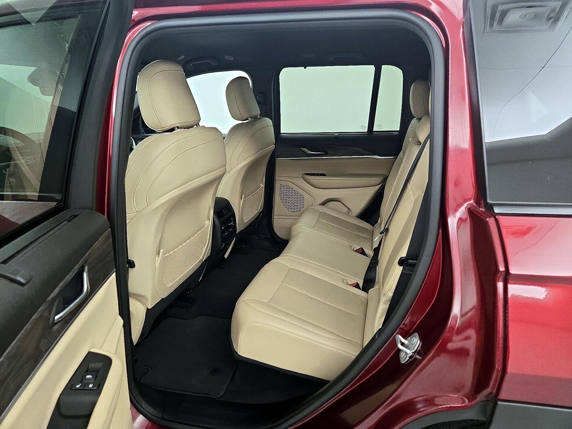 Thumbnail: 2023 Jeep Grand Cherokee - 20