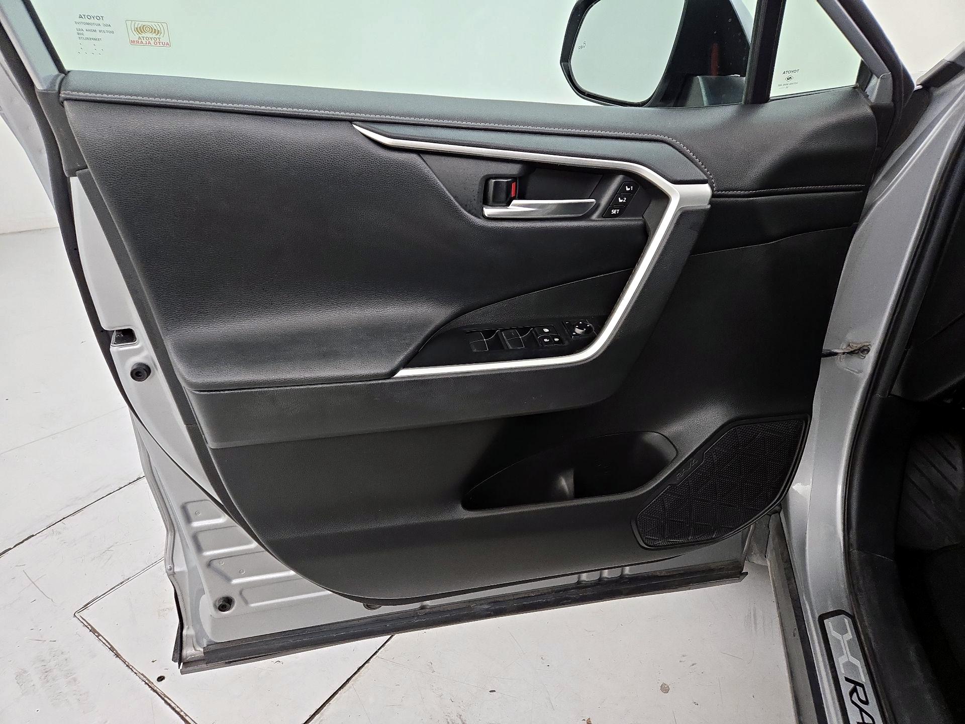 Thumbnail: 2021 Toyota RAV4 - 12