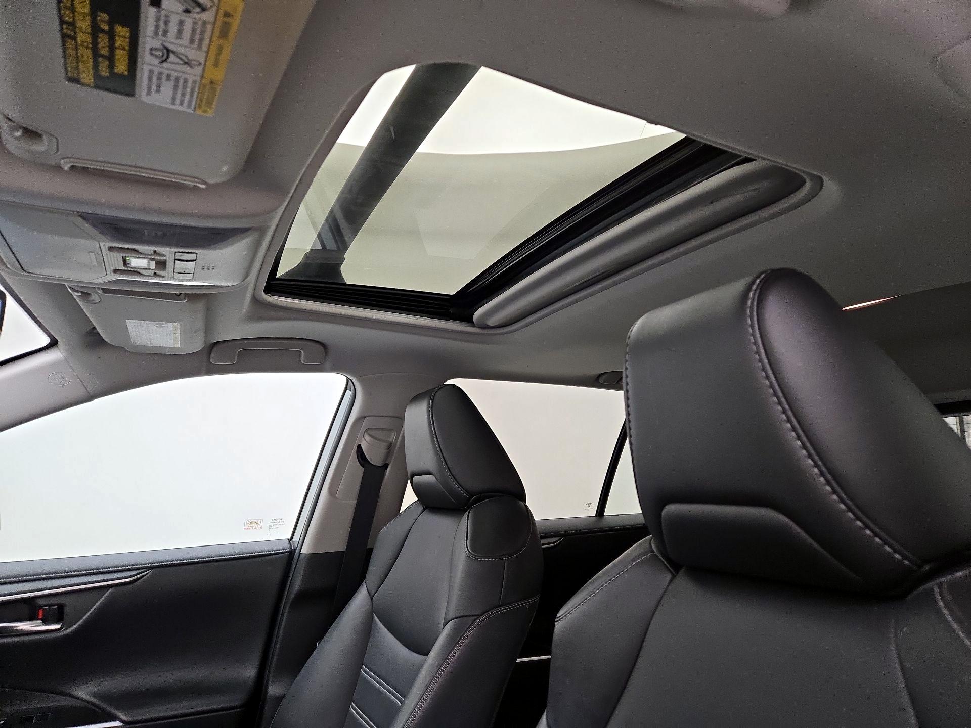 Thumbnail: 2021 Toyota RAV4 - 20