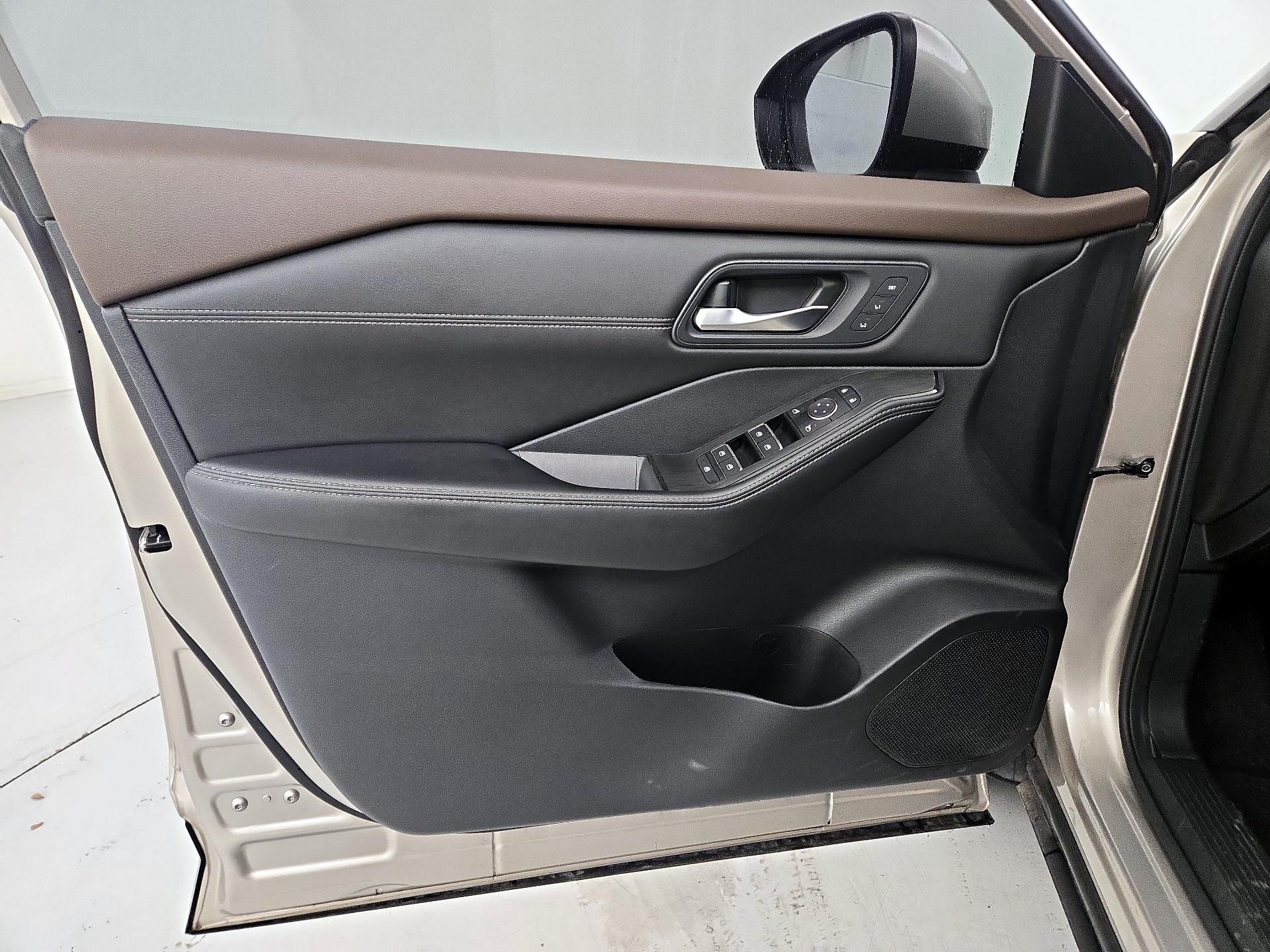 Thumbnail: 2023 Nissan Rogue - 12