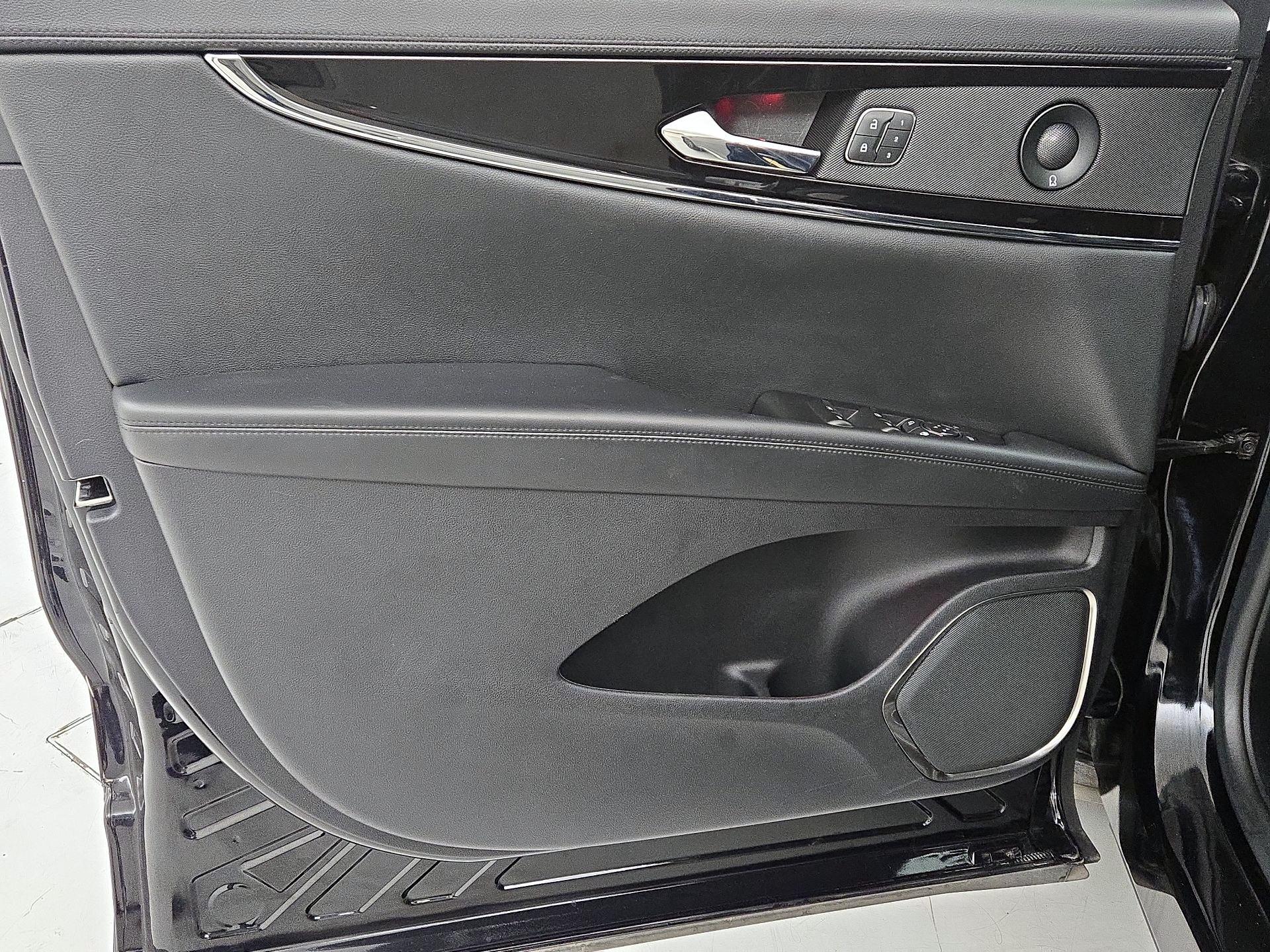 Thumbnail: 2021 Lincoln Nautilus - 12