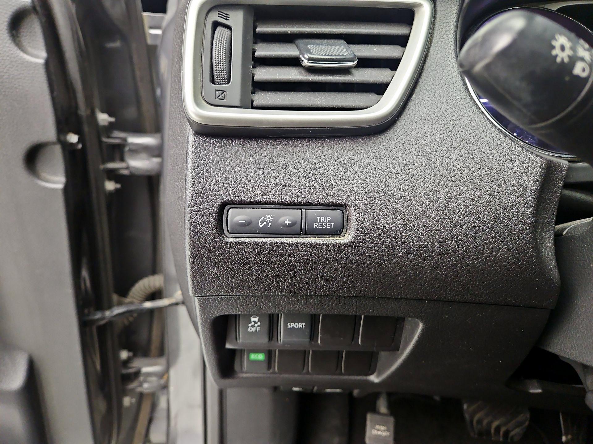 Thumbnail: 2016 Nissan Rogue - 13