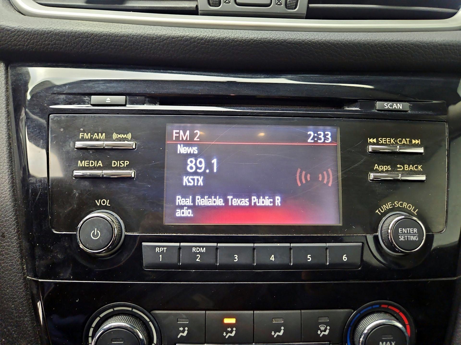 Thumbnail: 2016 Nissan Rogue - 15