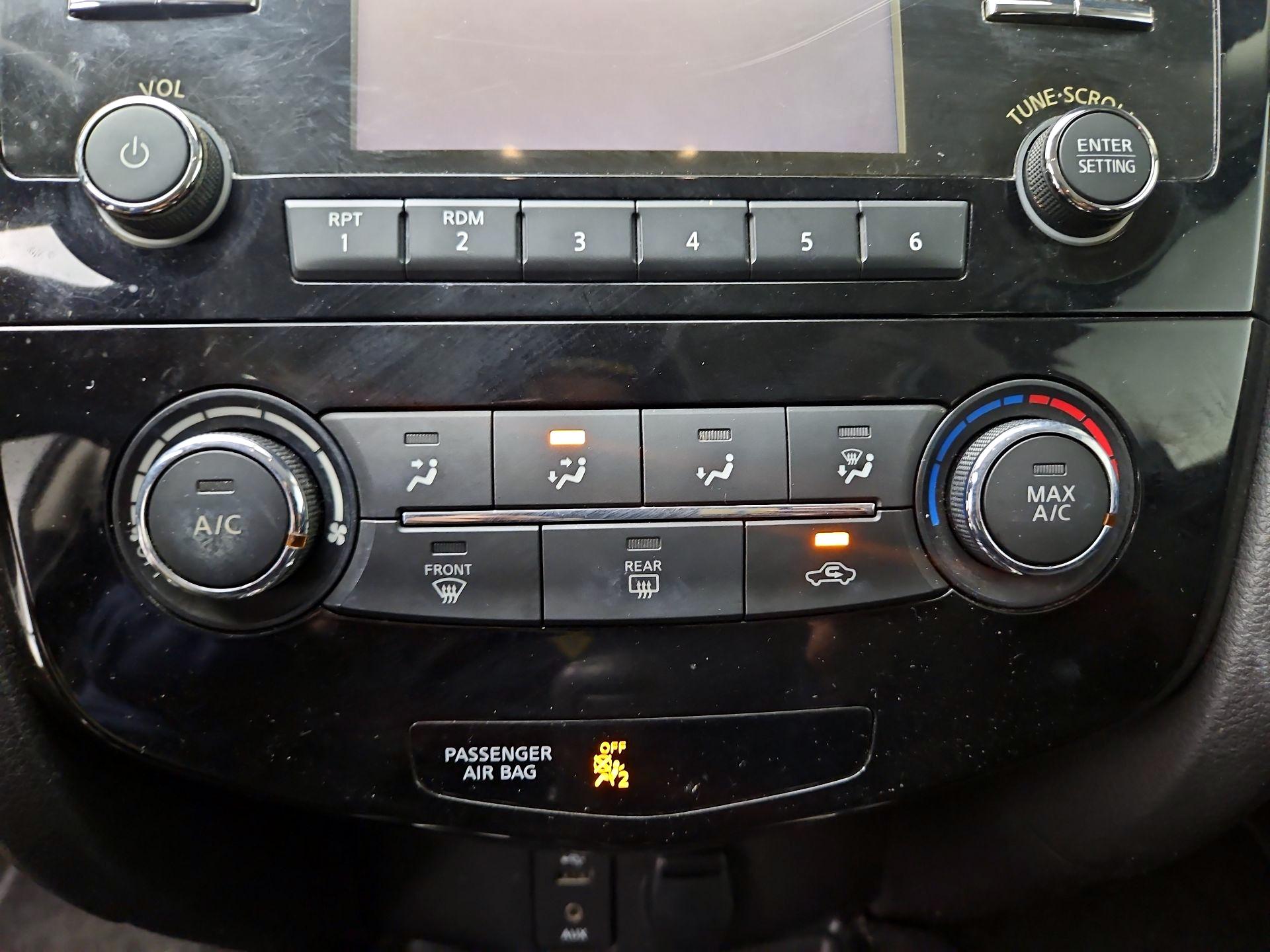 Thumbnail: 2016 Nissan Rogue - 16