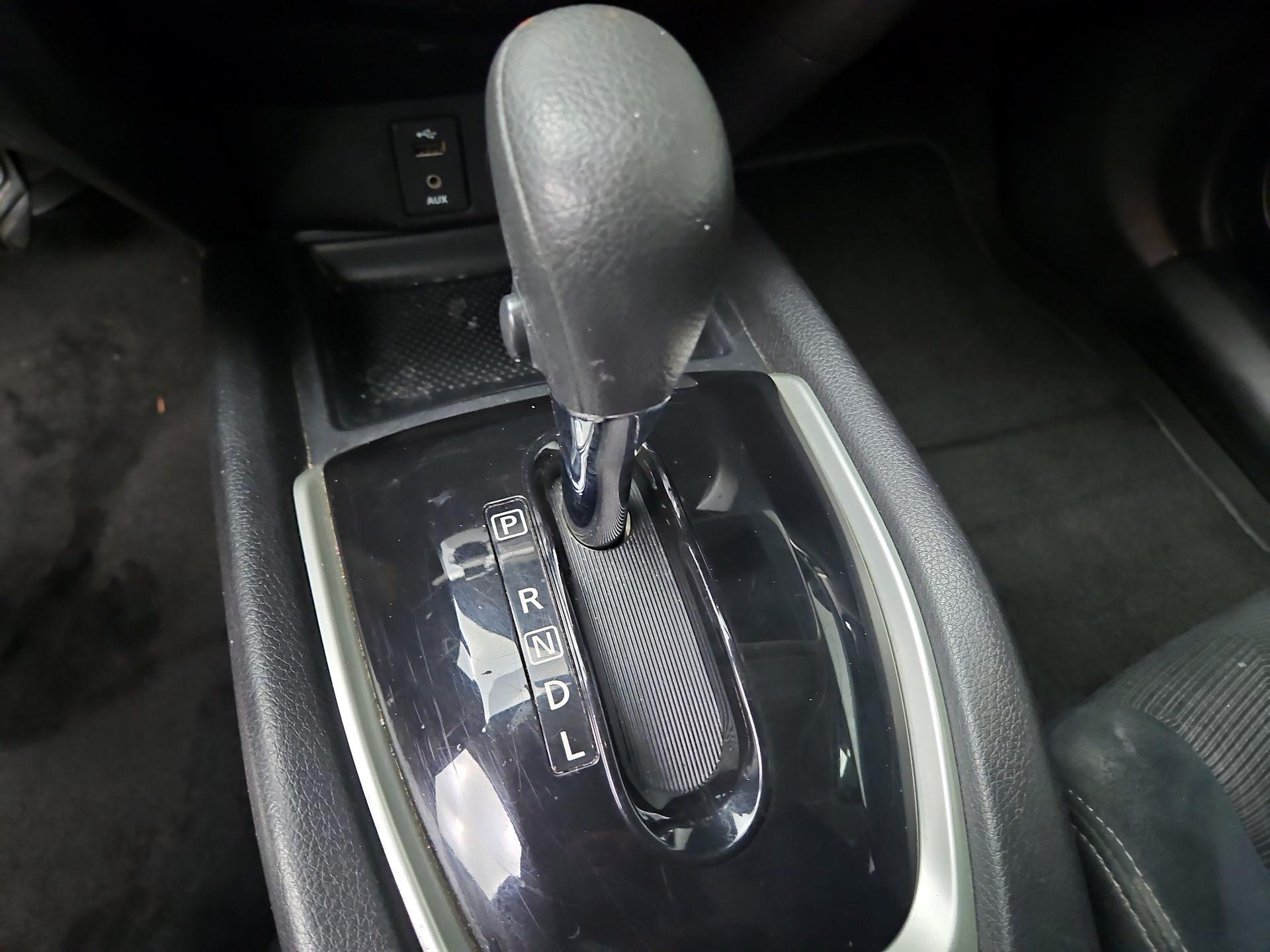 Thumbnail: 2016 Nissan Rogue - 17