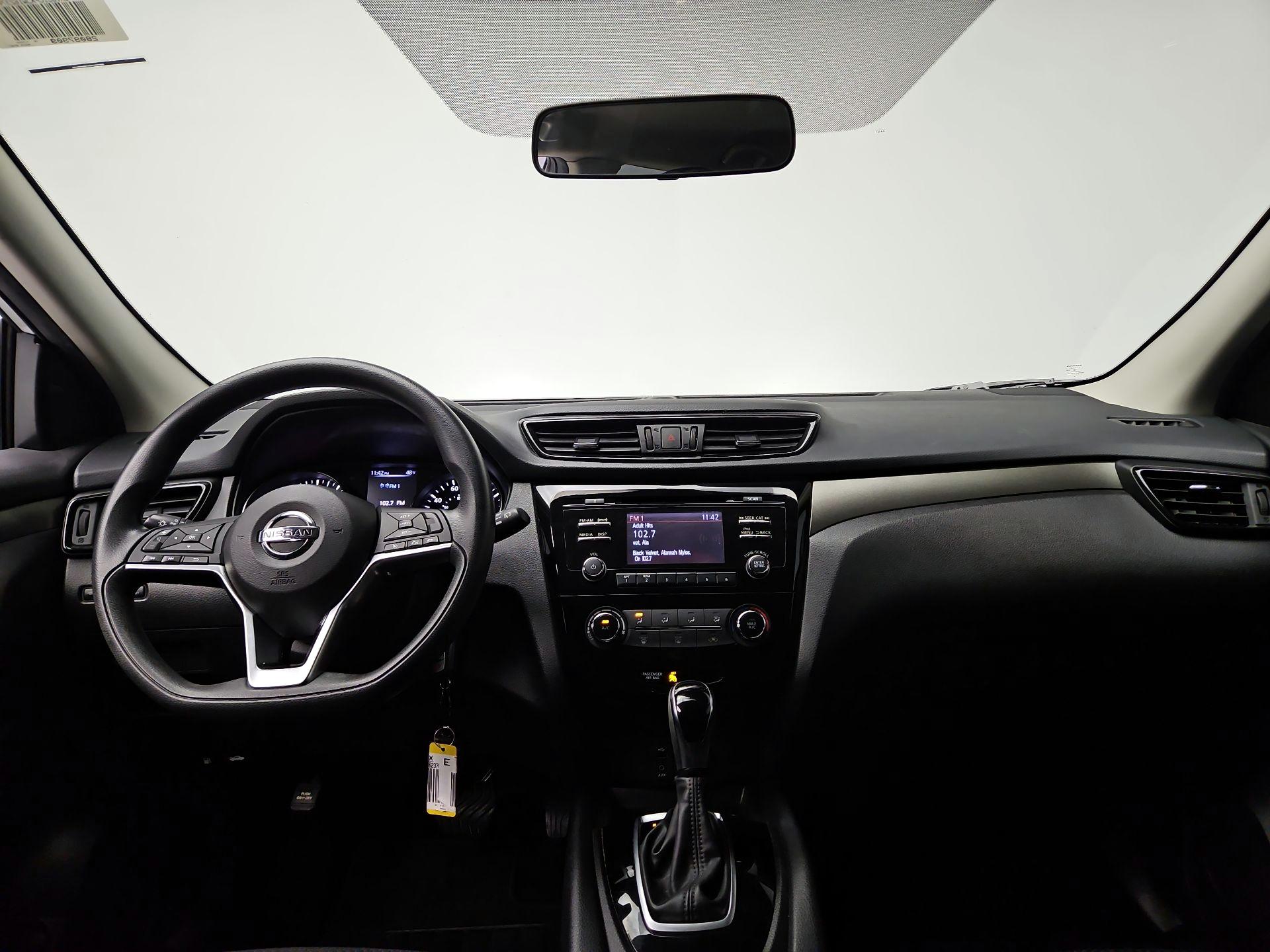 Thumbnail: 2018 Nissan Rogue Sport - 9