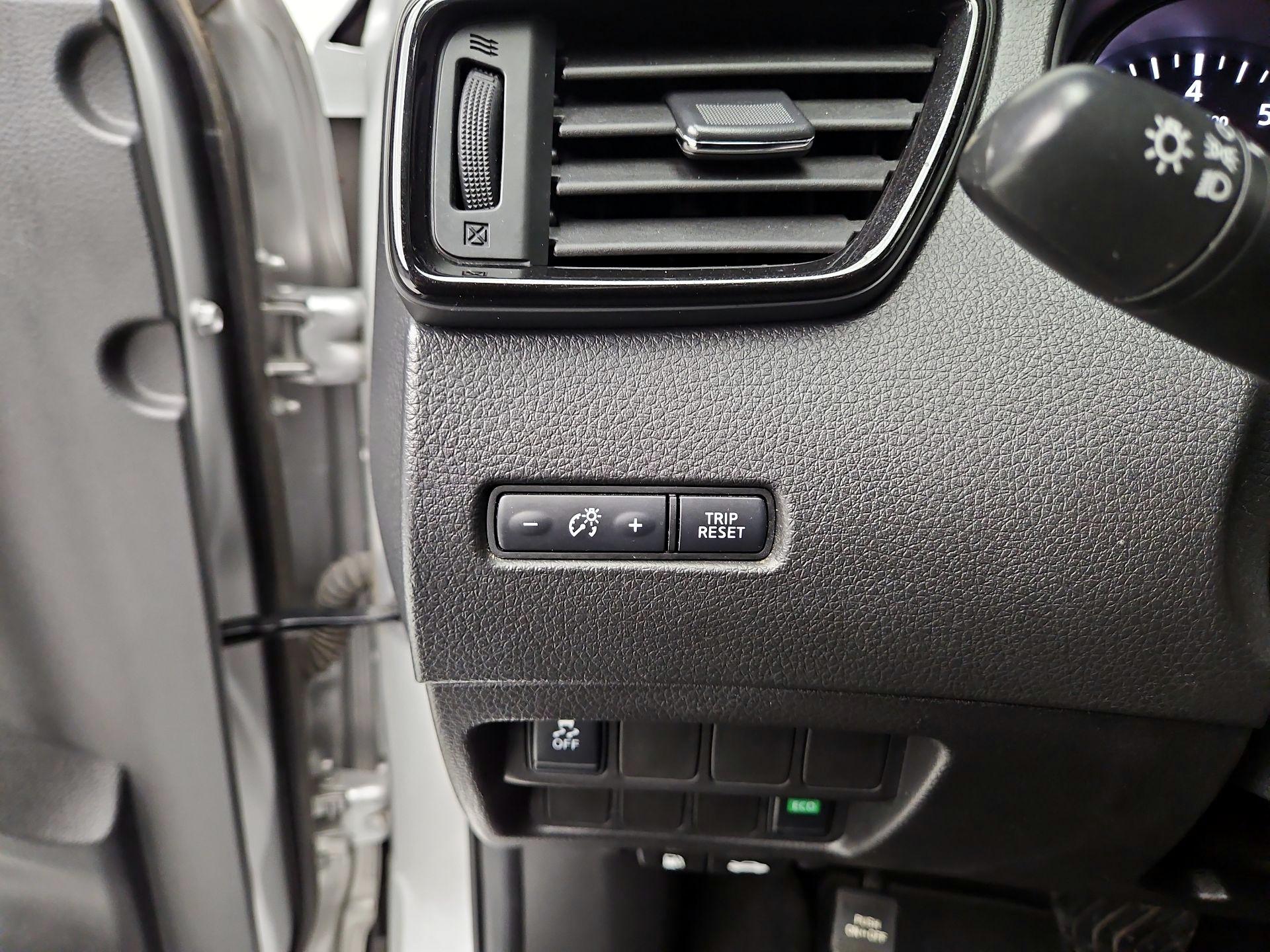 Thumbnail: 2018 Nissan Rogue Sport - 13