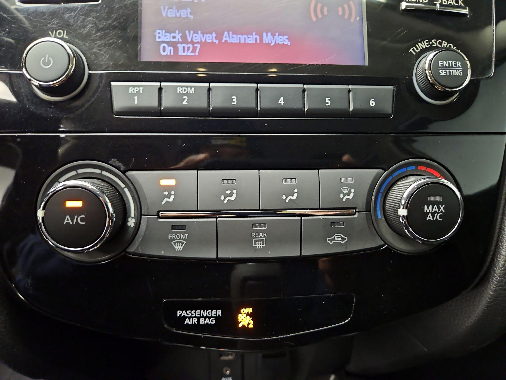 Thumbnail: 2018 Nissan Rogue Sport - 16