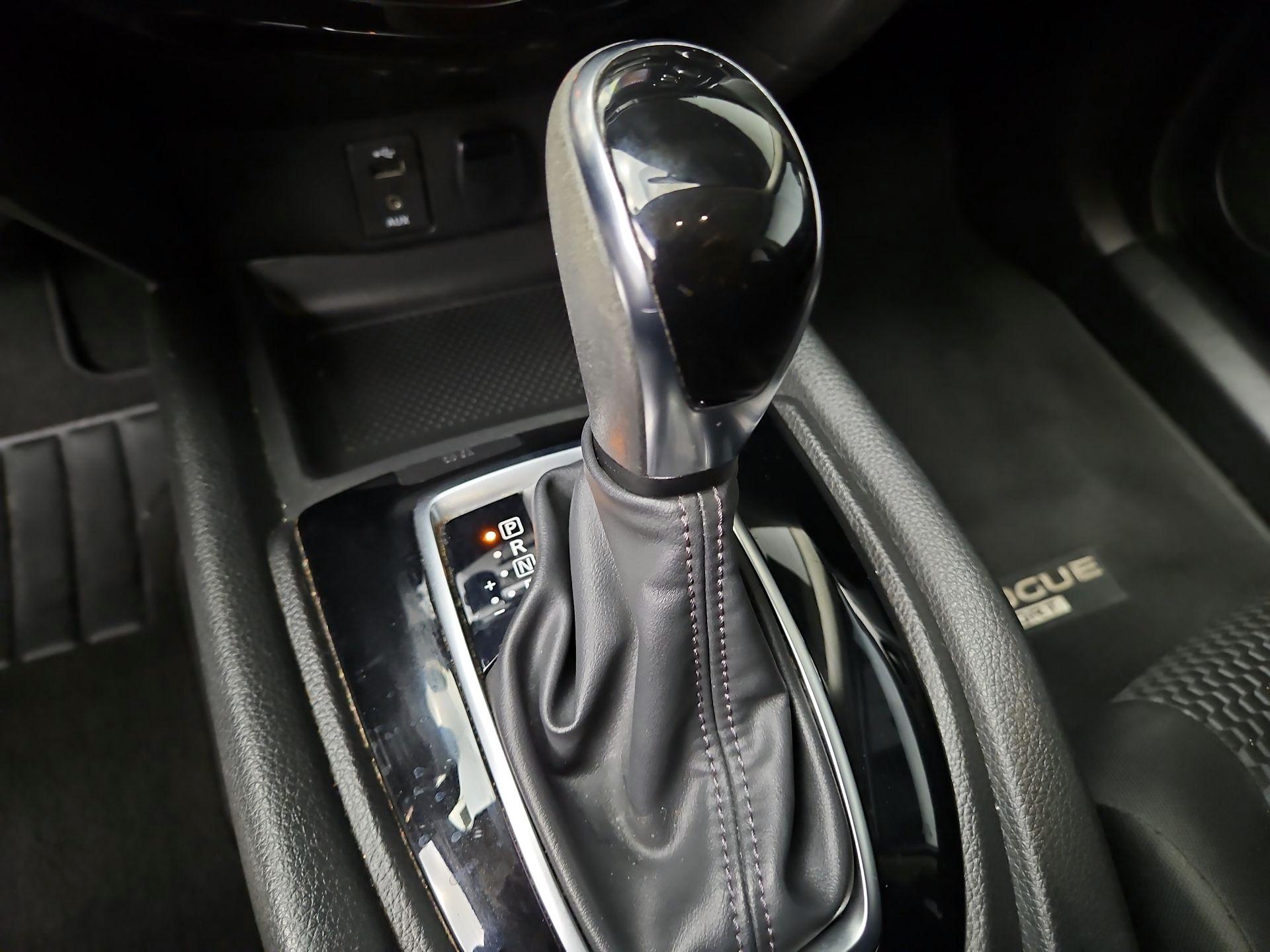 Thumbnail: 2018 Nissan Rogue Sport - 17