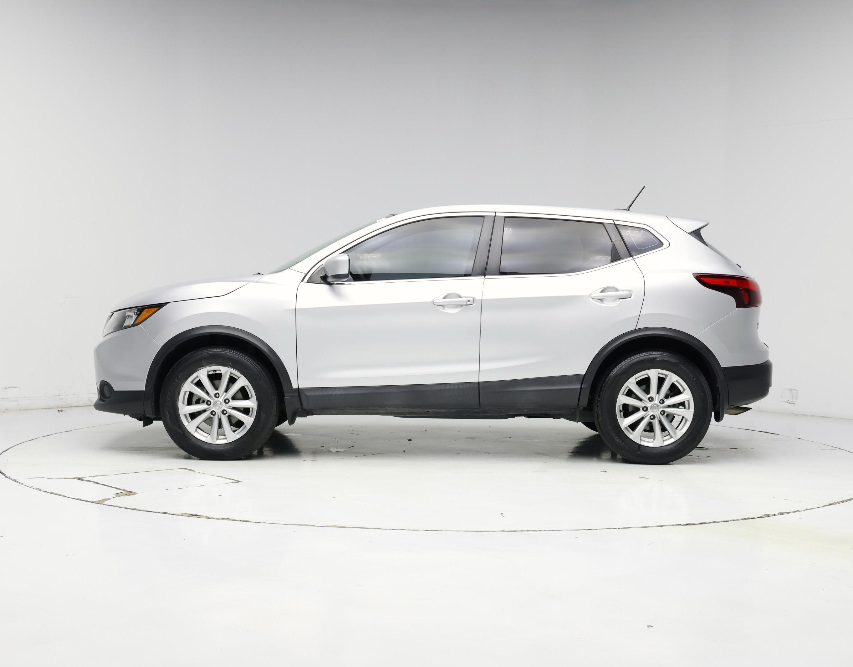 Thumbnail: 2018 Nissan Rogue Sport - 3