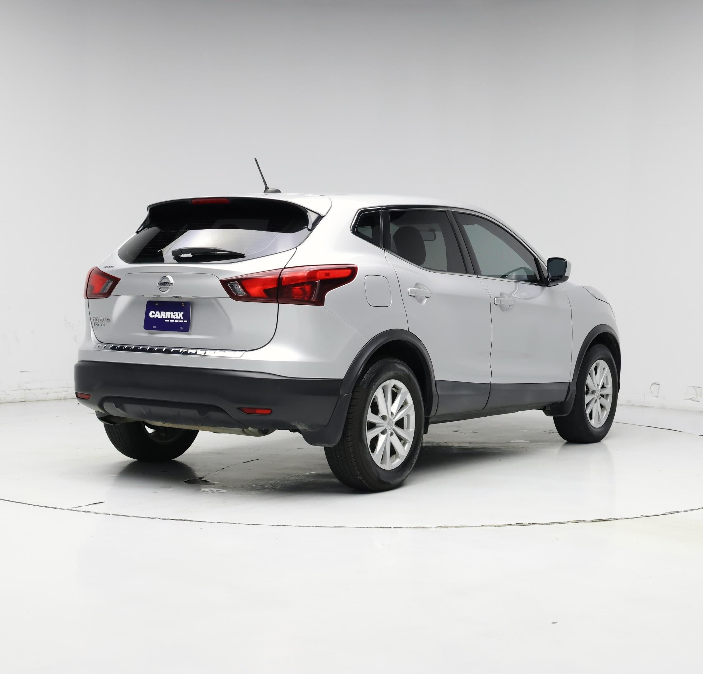 Thumbnail: 2018 Nissan Rogue Sport - 8