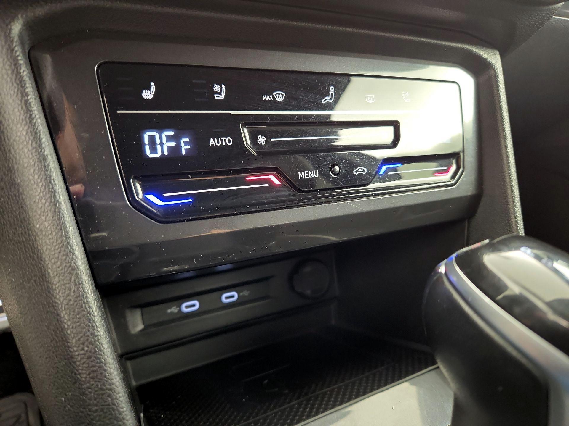 Thumbnail: 2022 Volkswagen Tiguan - 16