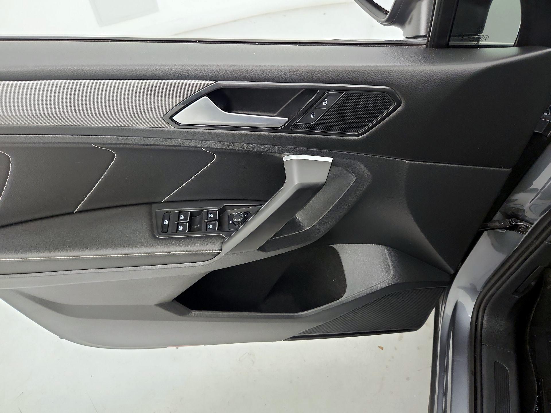 Thumbnail: 2023 Volkswagen Tiguan - 12