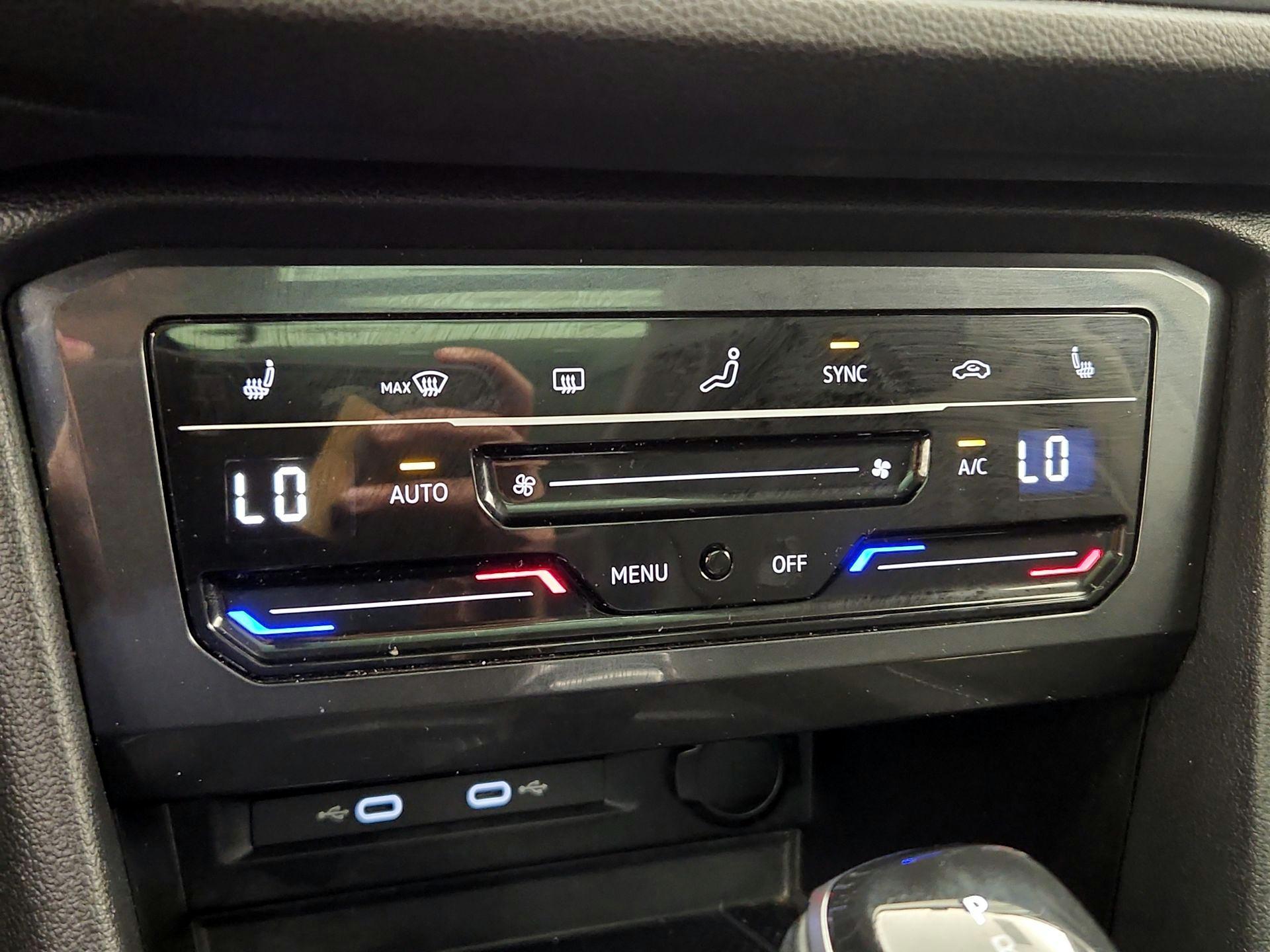 Thumbnail: 2023 Volkswagen Tiguan - 16