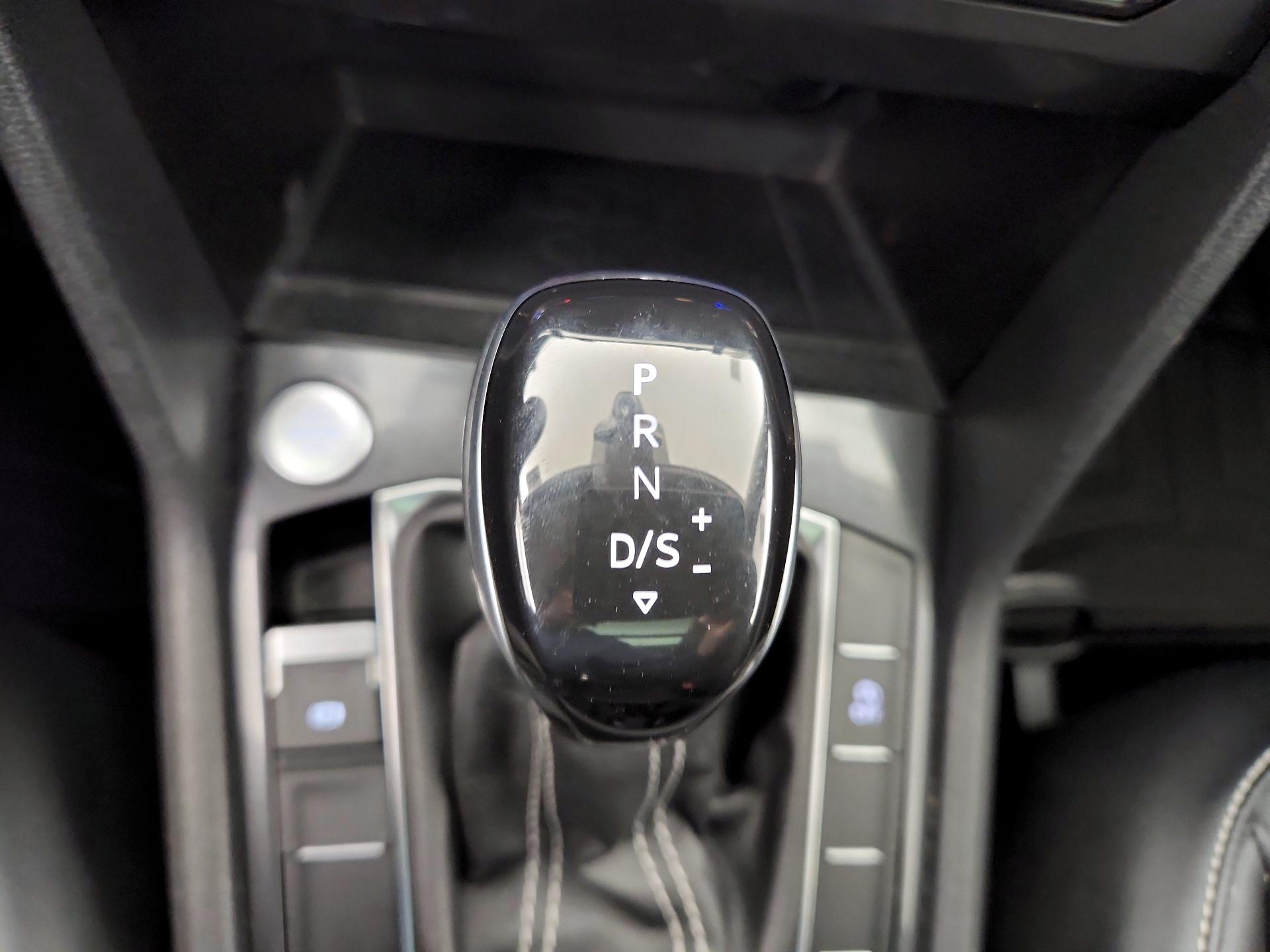 Thumbnail: 2023 Volkswagen Tiguan - 17