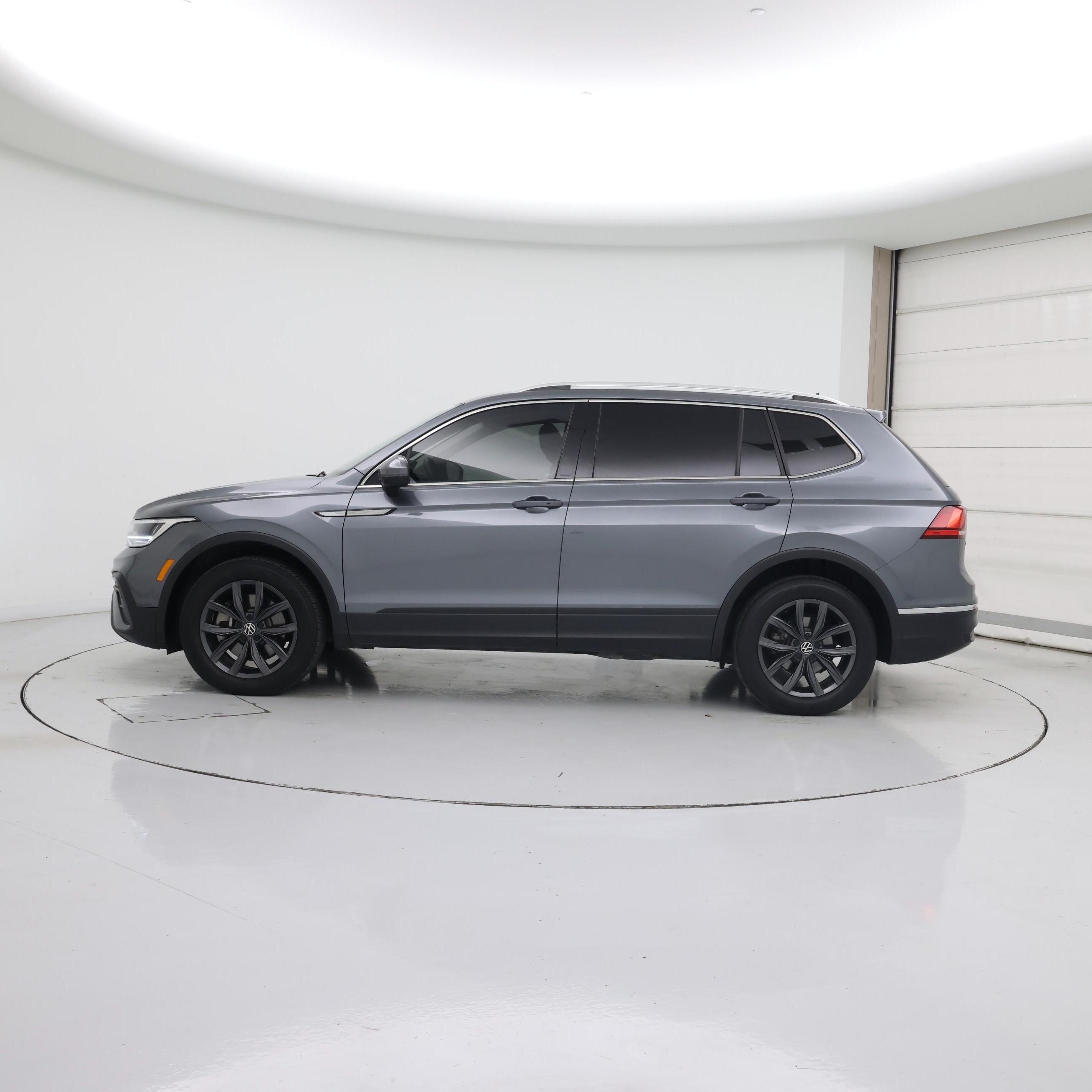 Thumbnail: 2023 Volkswagen Tiguan - 3