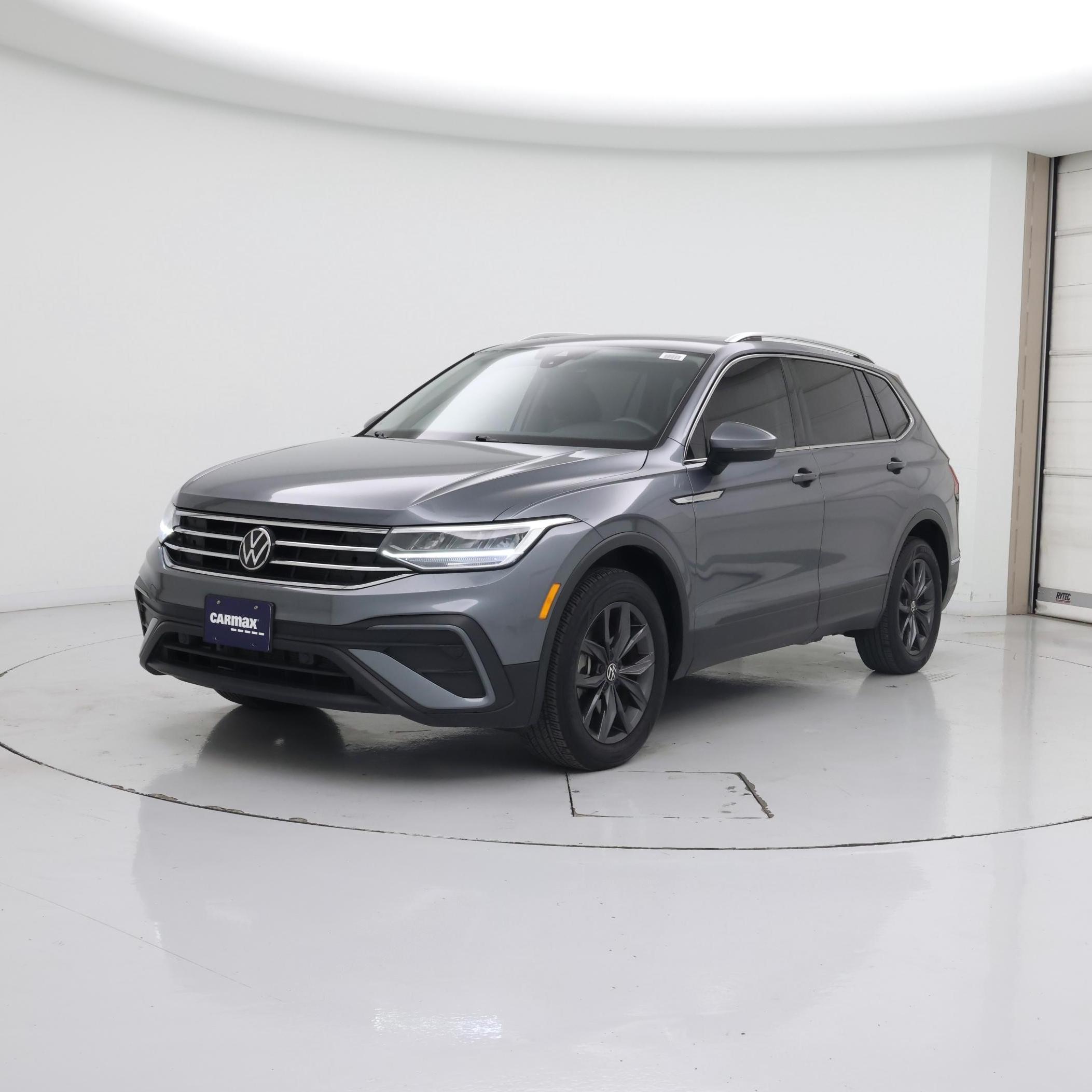 Thumbnail: 2023 Volkswagen Tiguan - 4