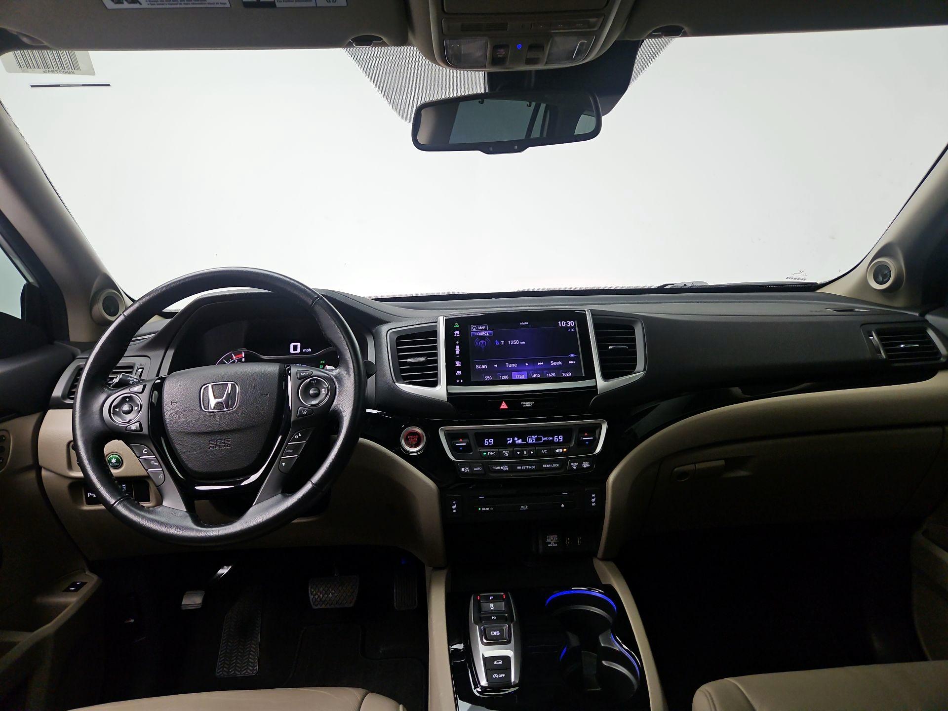 Thumbnail: 2016 Honda Pilot - 9