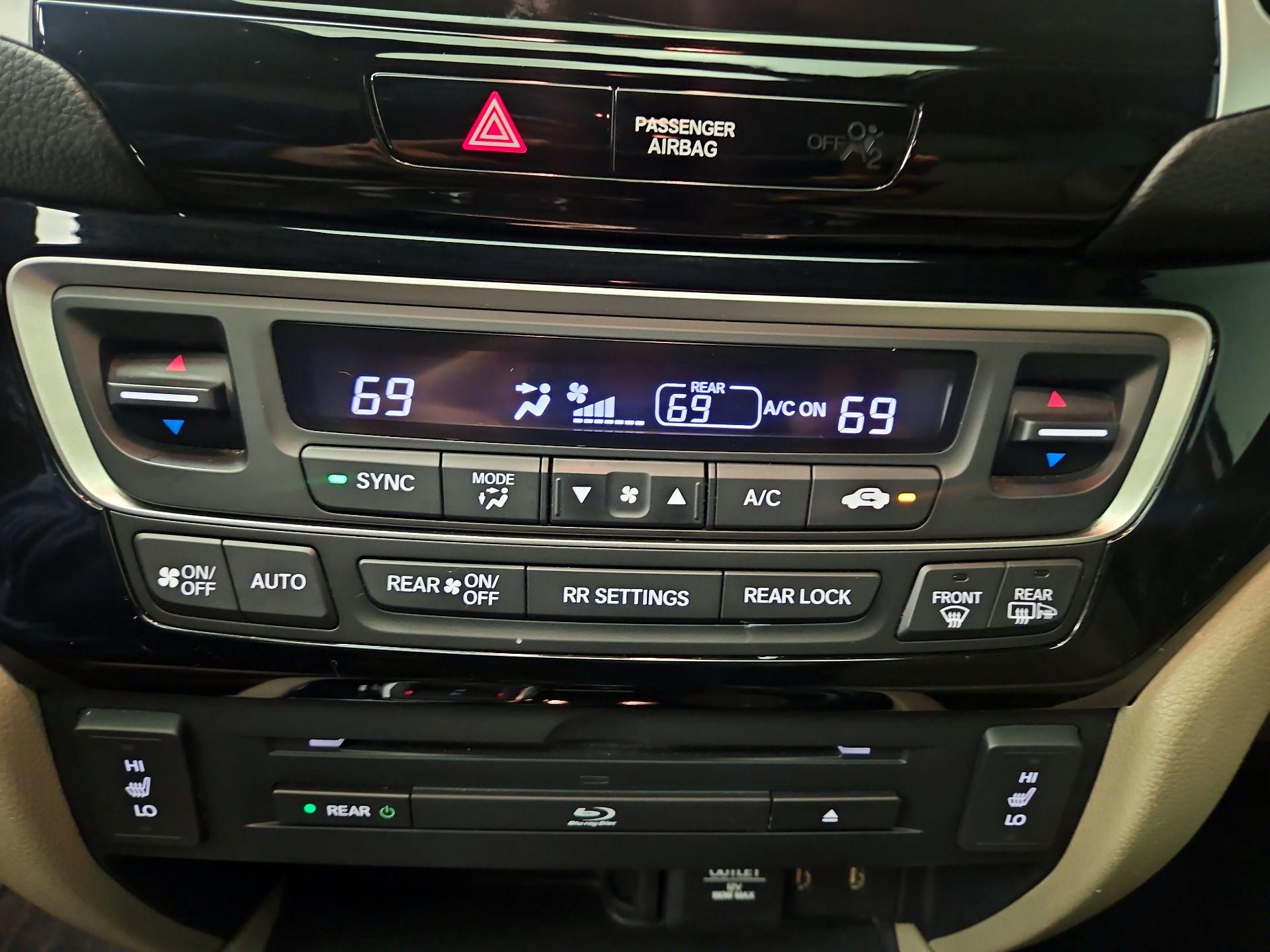 Thumbnail: 2016 Honda Pilot - 17