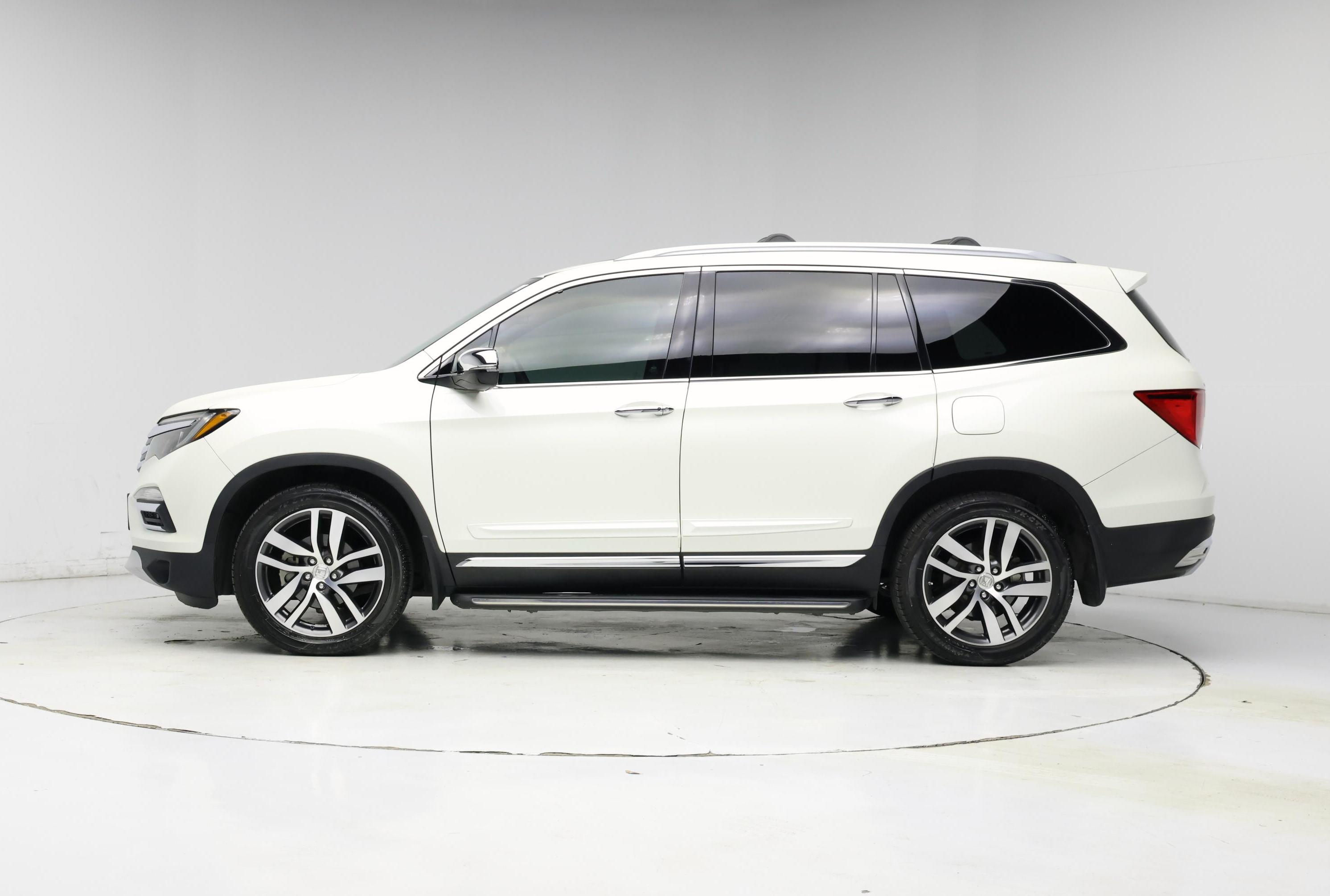 Thumbnail: 2016 Honda Pilot - 3