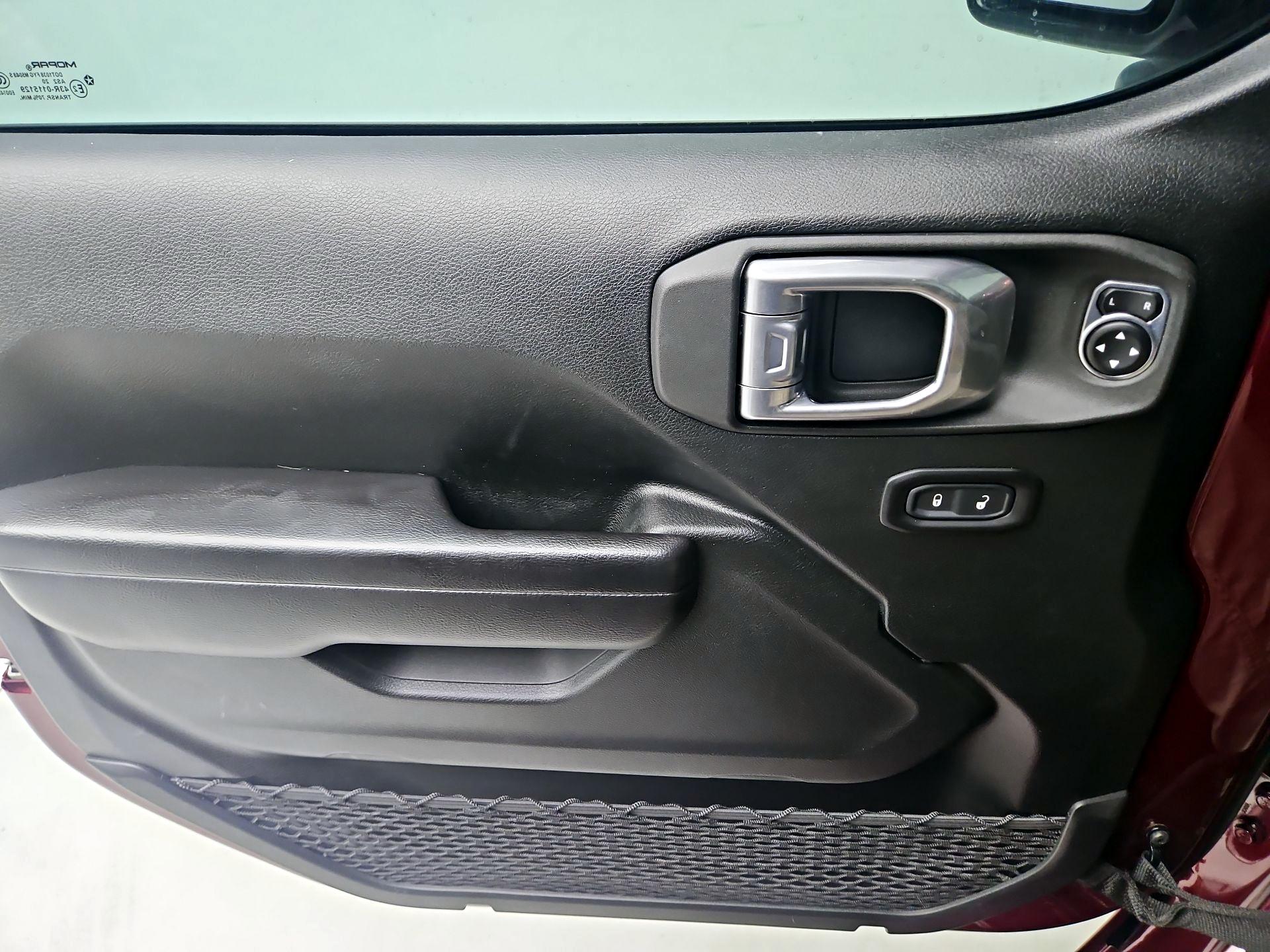 Thumbnail: 2021 Jeep Gladiator - 12