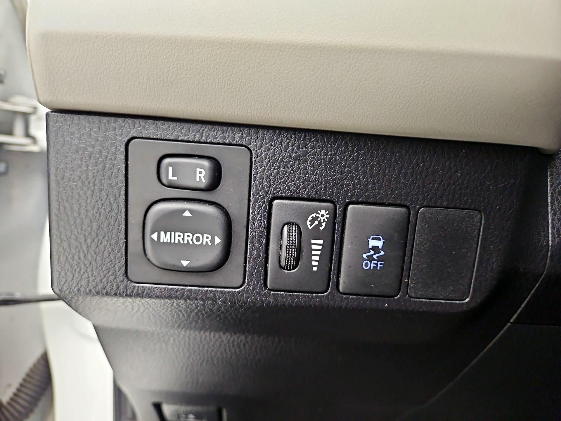 Thumbnail: 2015 Toyota RAV4 - 13