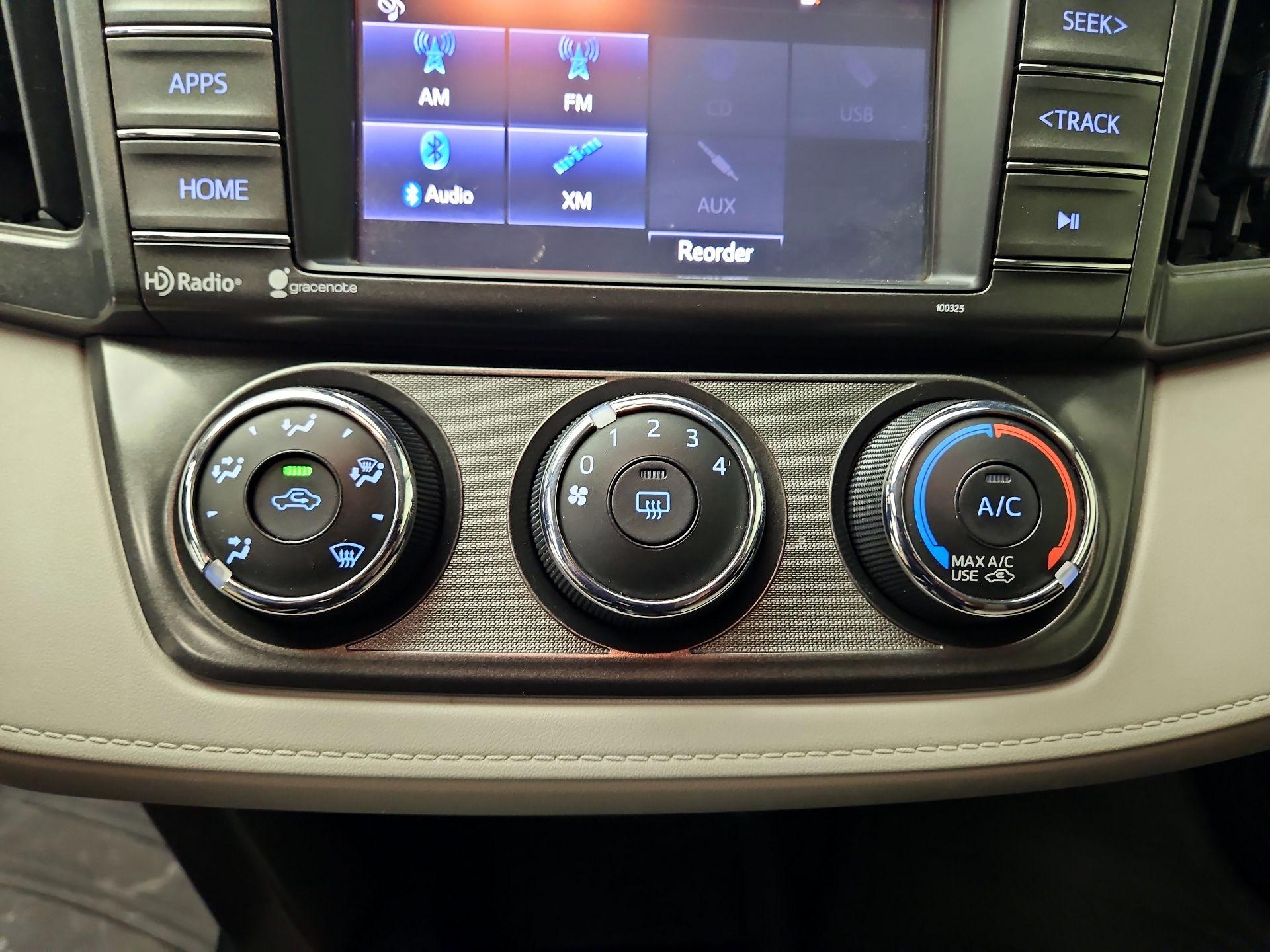 Thumbnail: 2015 Toyota RAV4 - 16