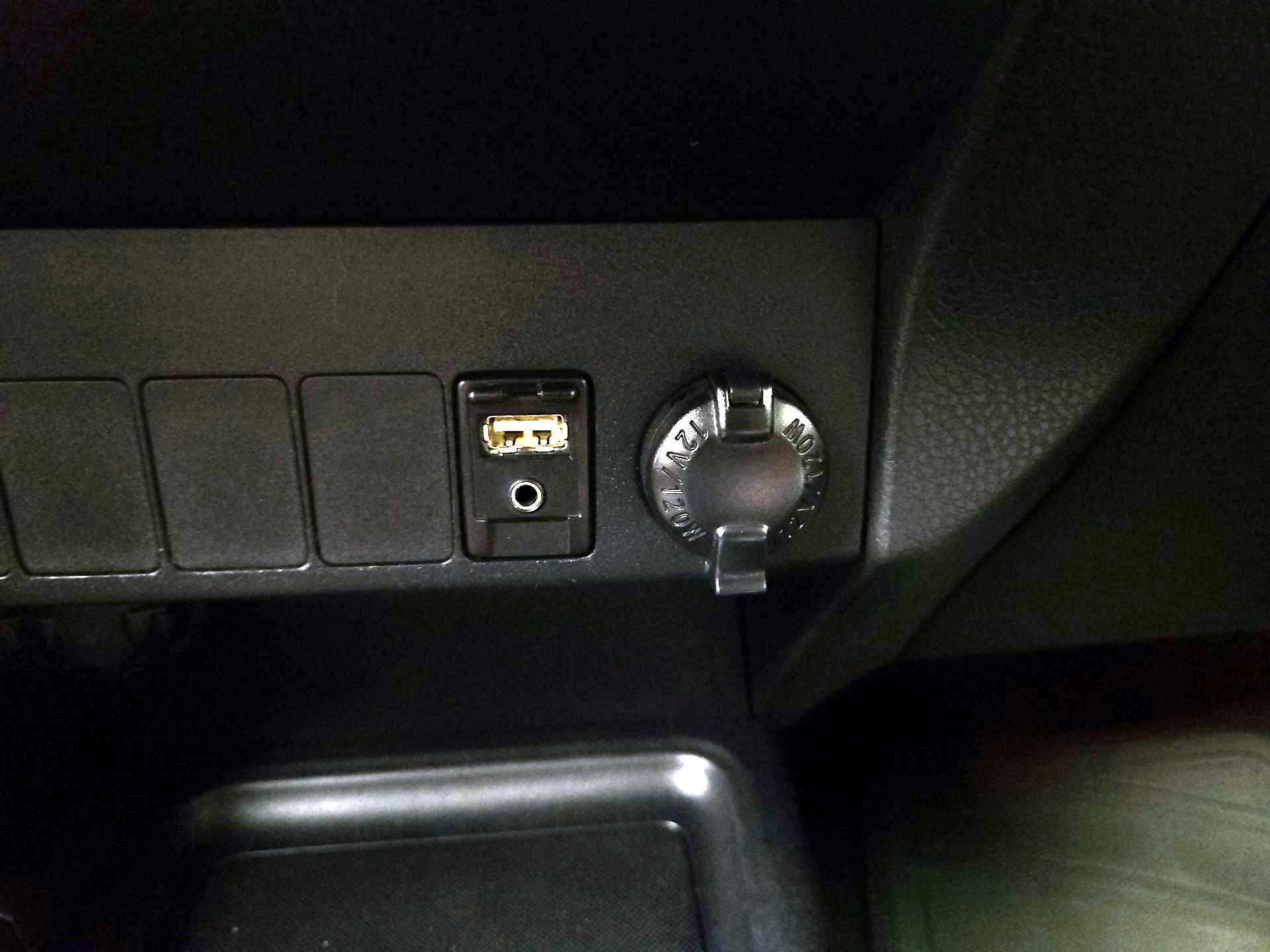 Thumbnail: 2015 Toyota RAV4 - 18