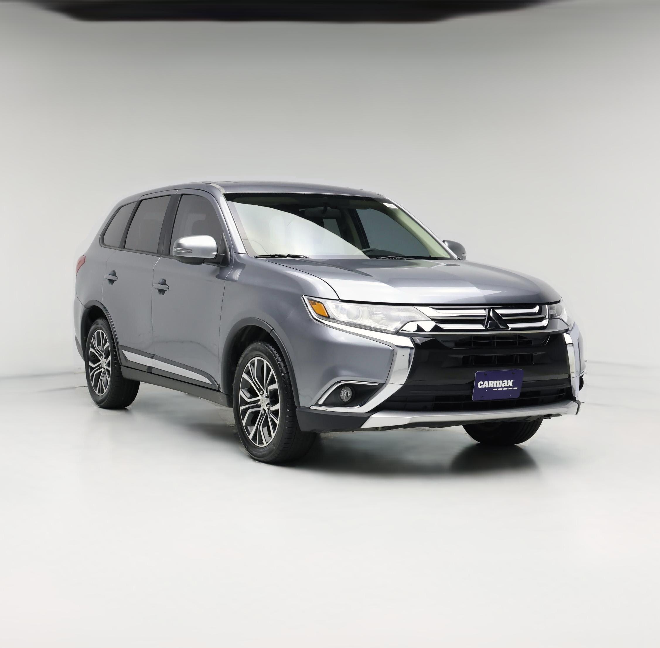 Thumbnail: 2017 Mitsubishi Outlander - 1