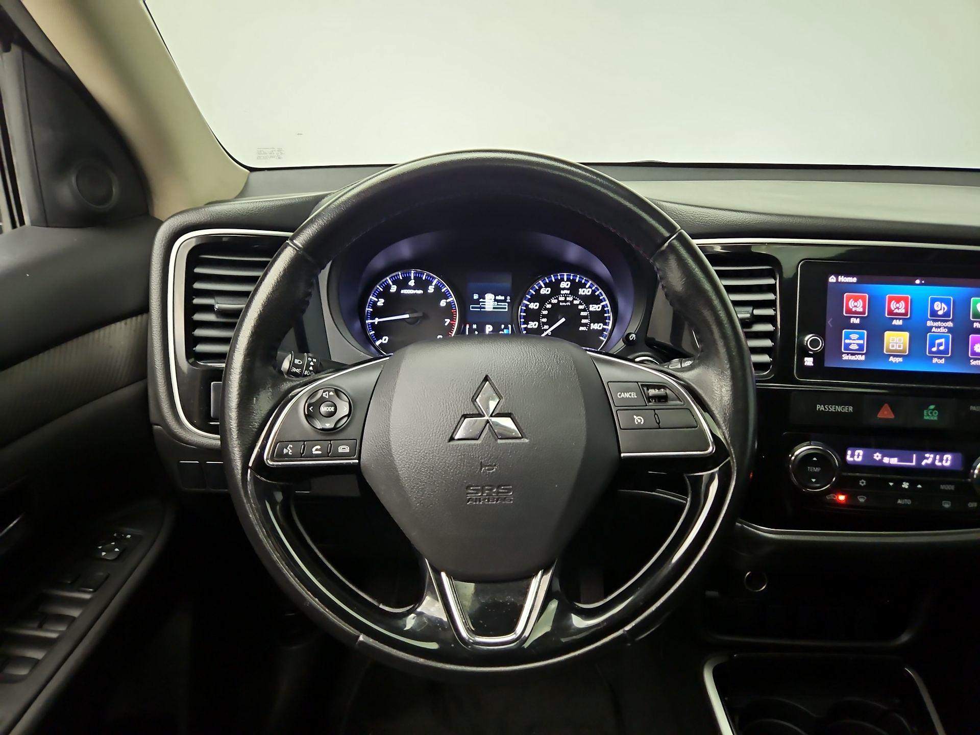 Thumbnail: 2017 Mitsubishi Outlander - 10