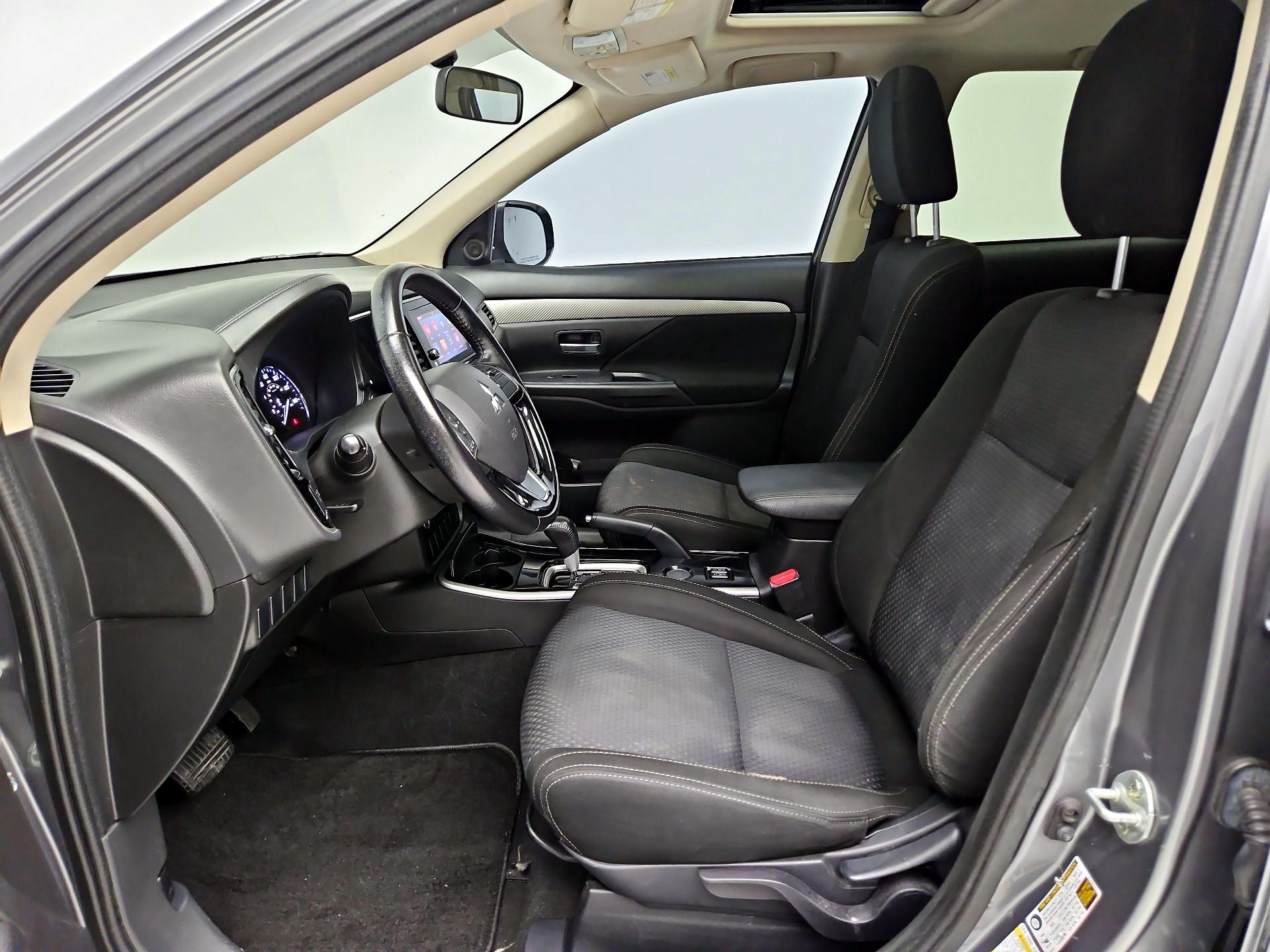 Thumbnail: 2017 Mitsubishi Outlander - 11