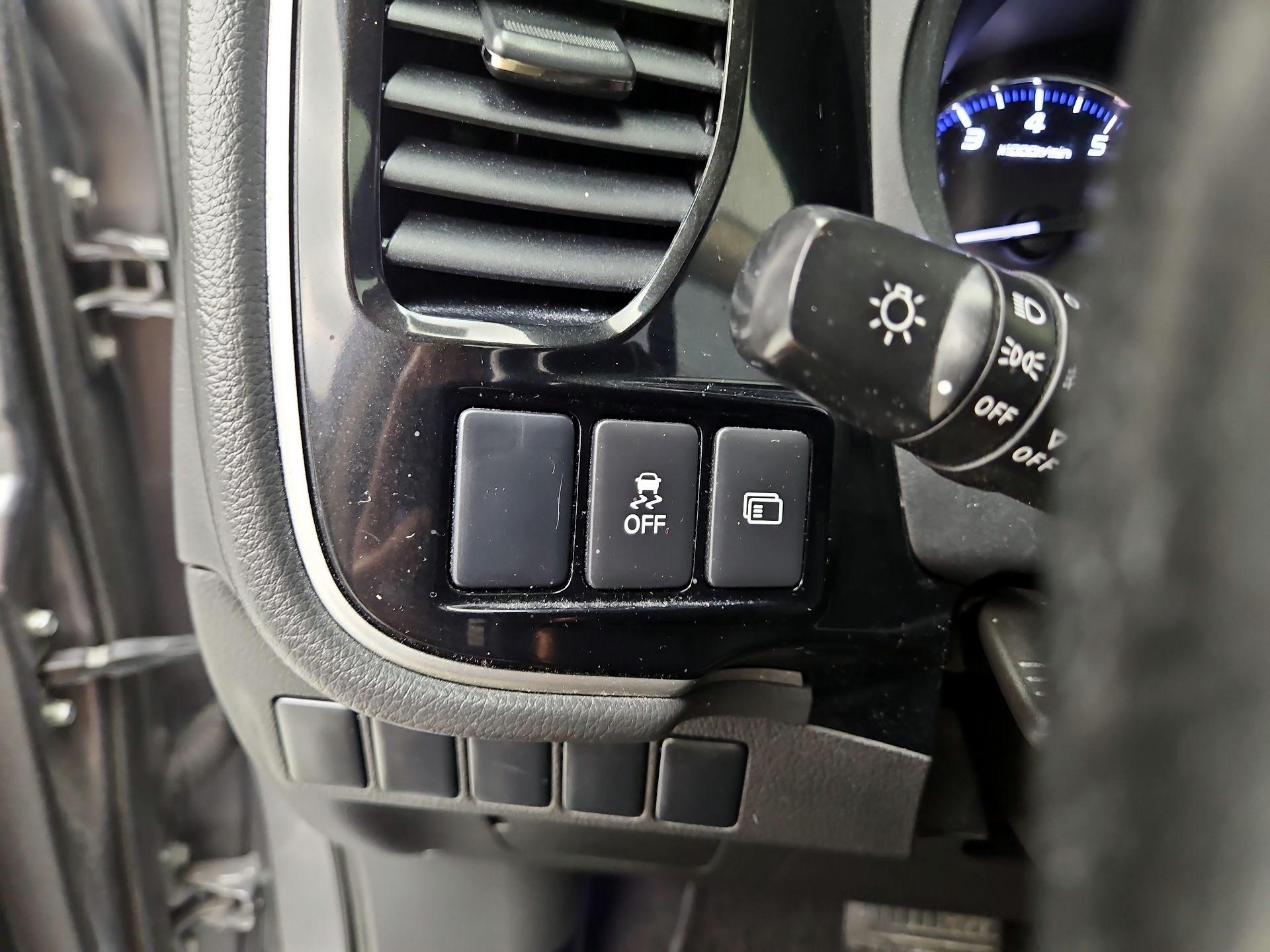 Thumbnail: 2017 Mitsubishi Outlander - 13