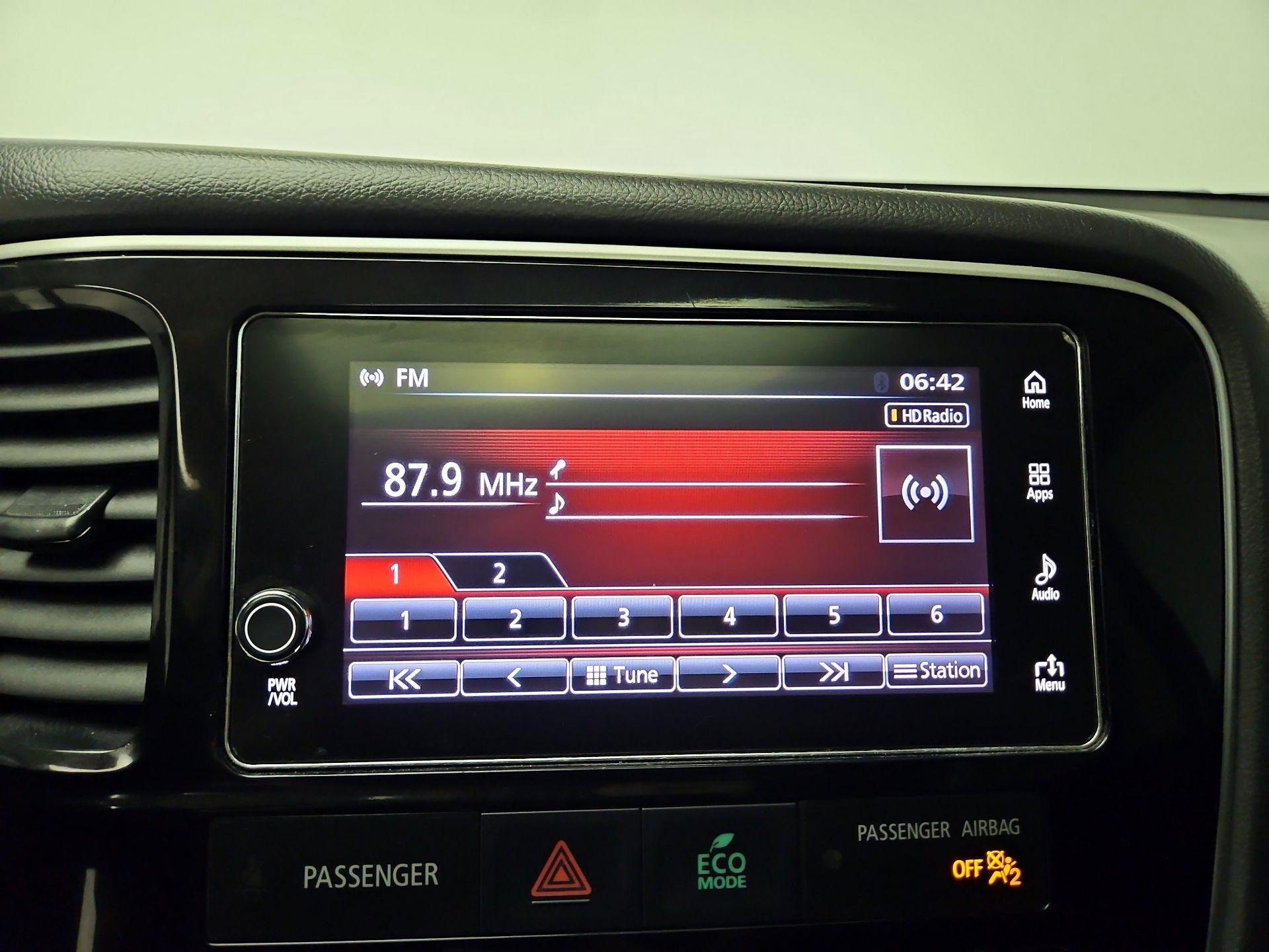 Thumbnail: 2017 Mitsubishi Outlander - 15