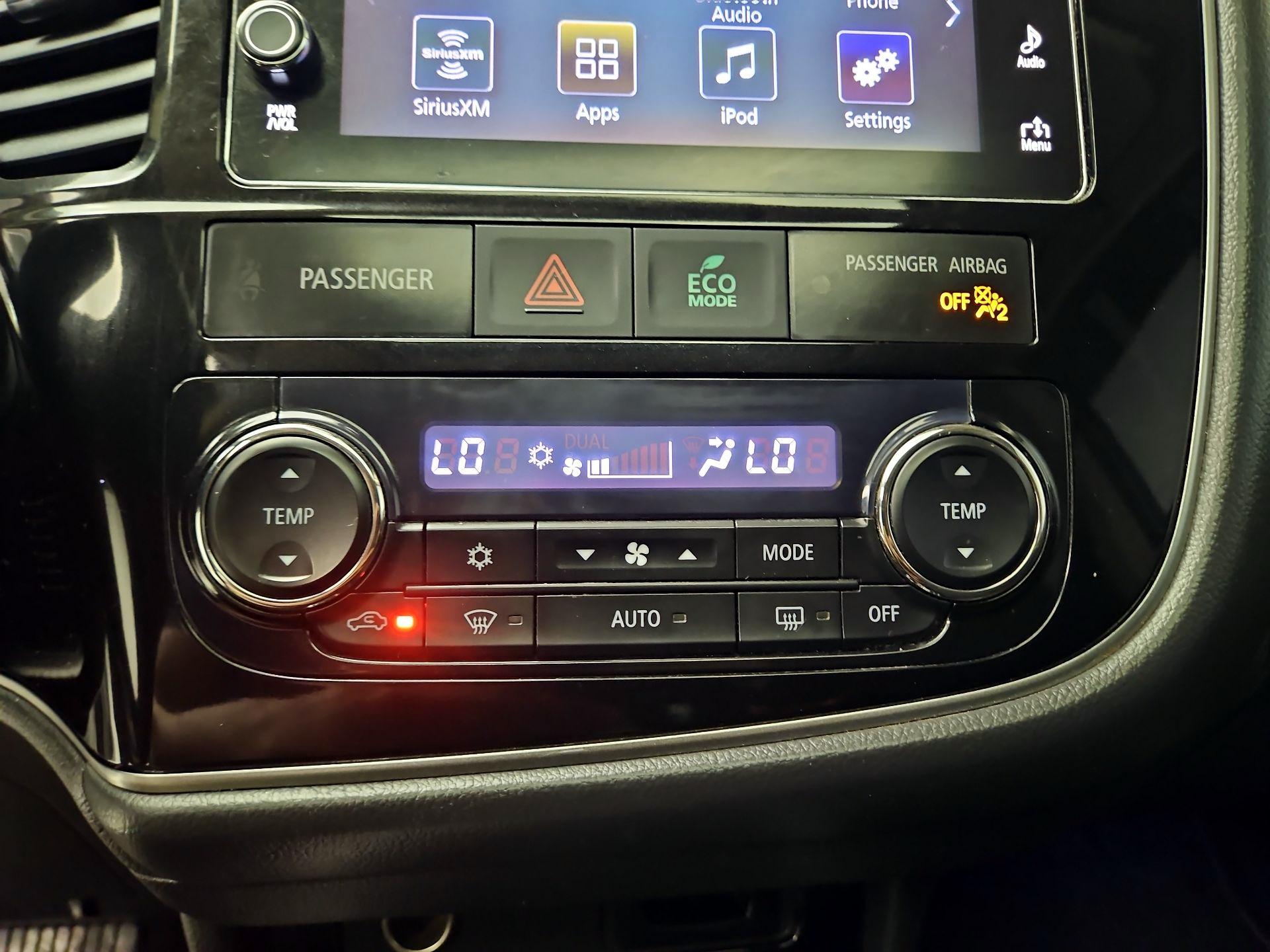 Thumbnail: 2017 Mitsubishi Outlander - 16