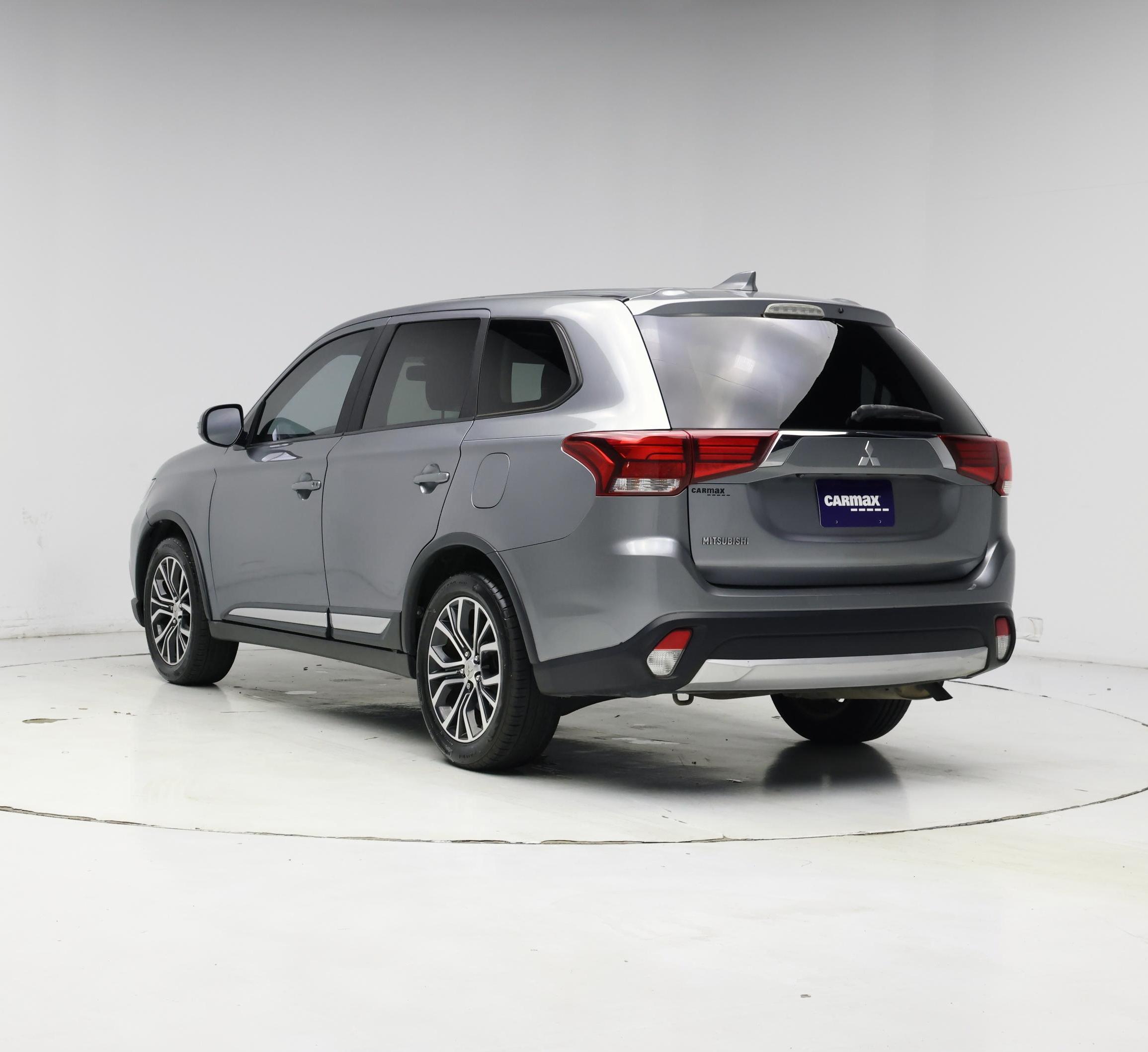 Thumbnail: 2017 Mitsubishi Outlander - 2