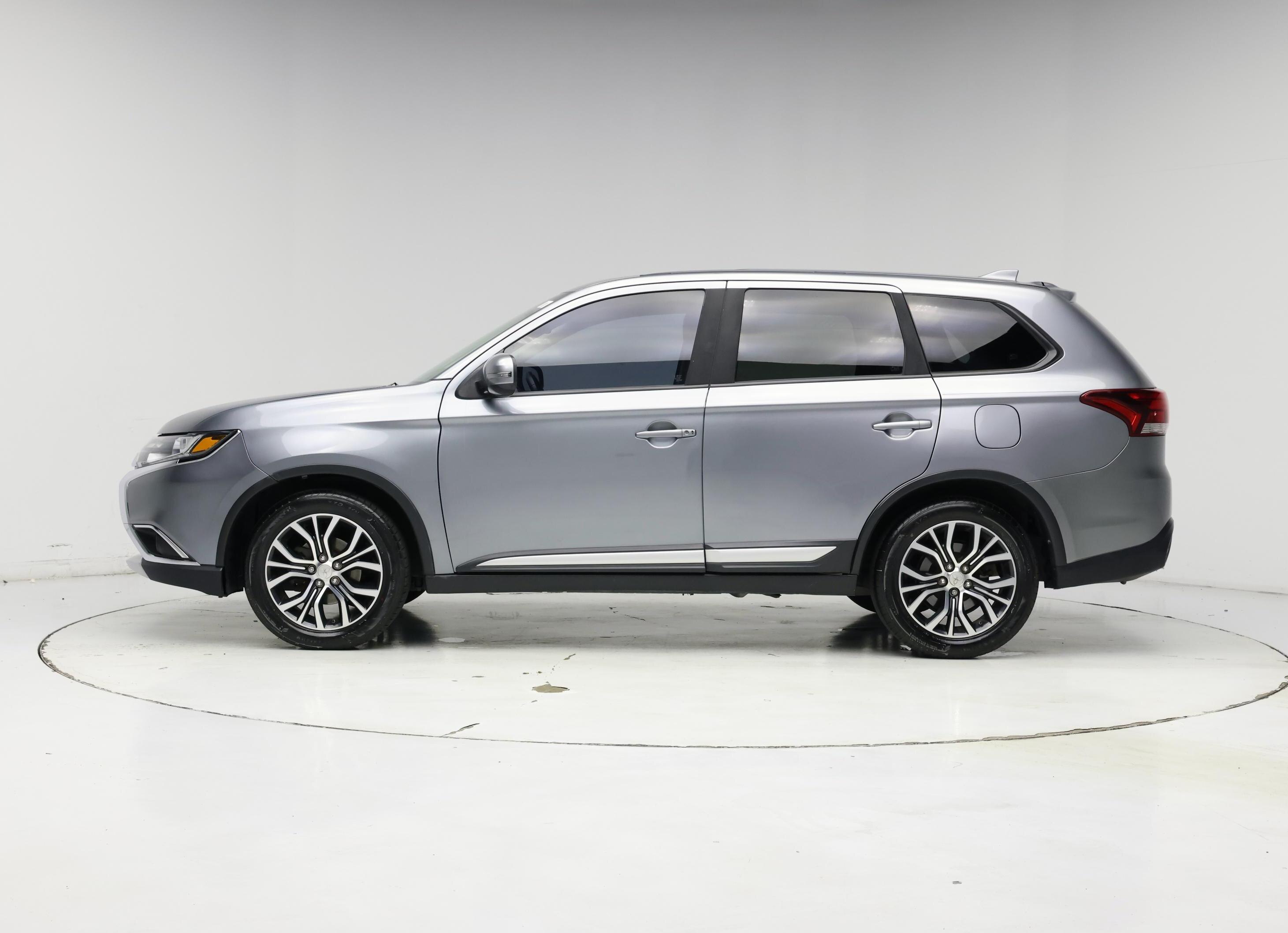 Thumbnail: 2017 Mitsubishi Outlander - 3