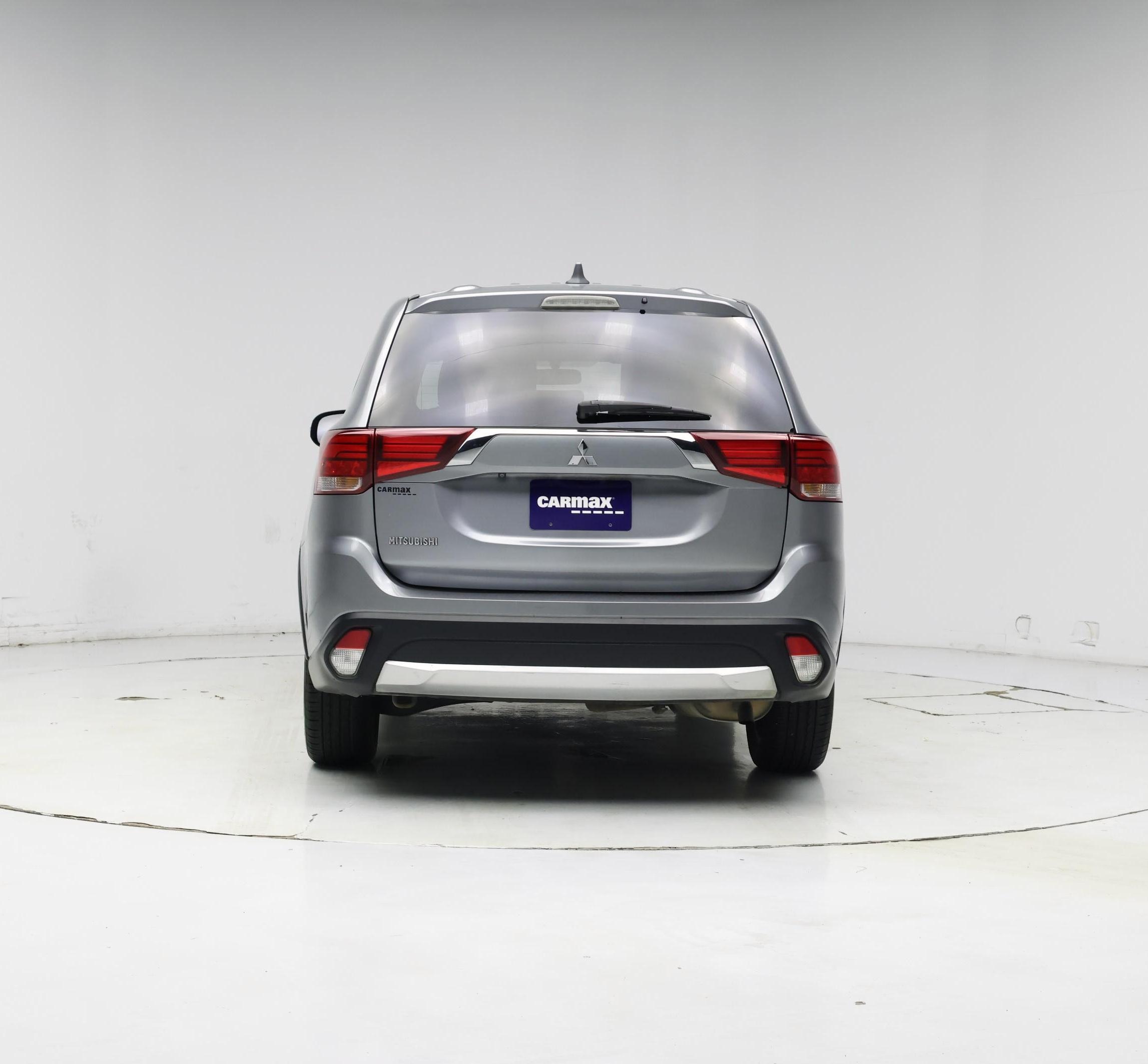 Thumbnail: 2017 Mitsubishi Outlander - 6