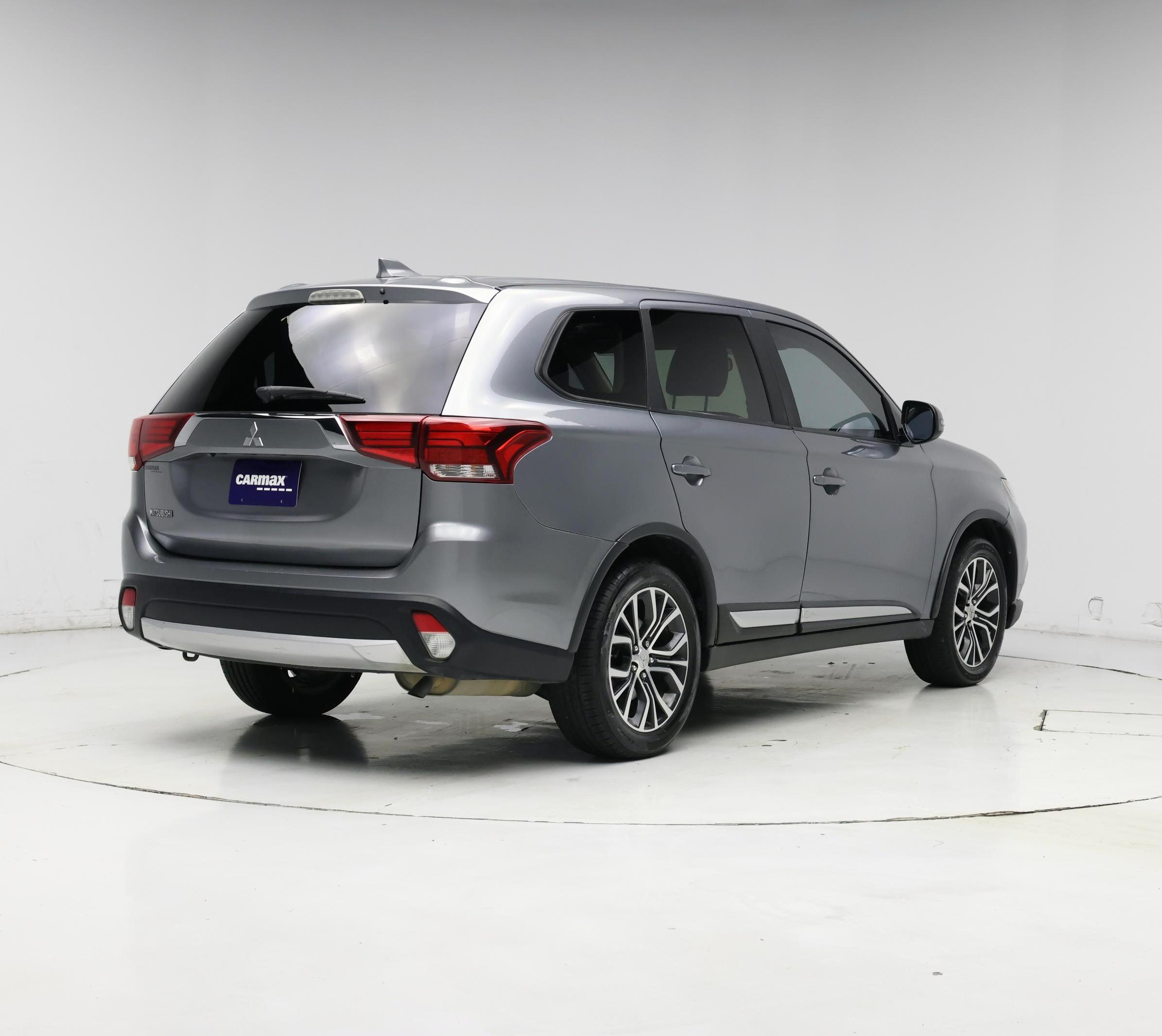 Thumbnail: 2017 Mitsubishi Outlander - 8